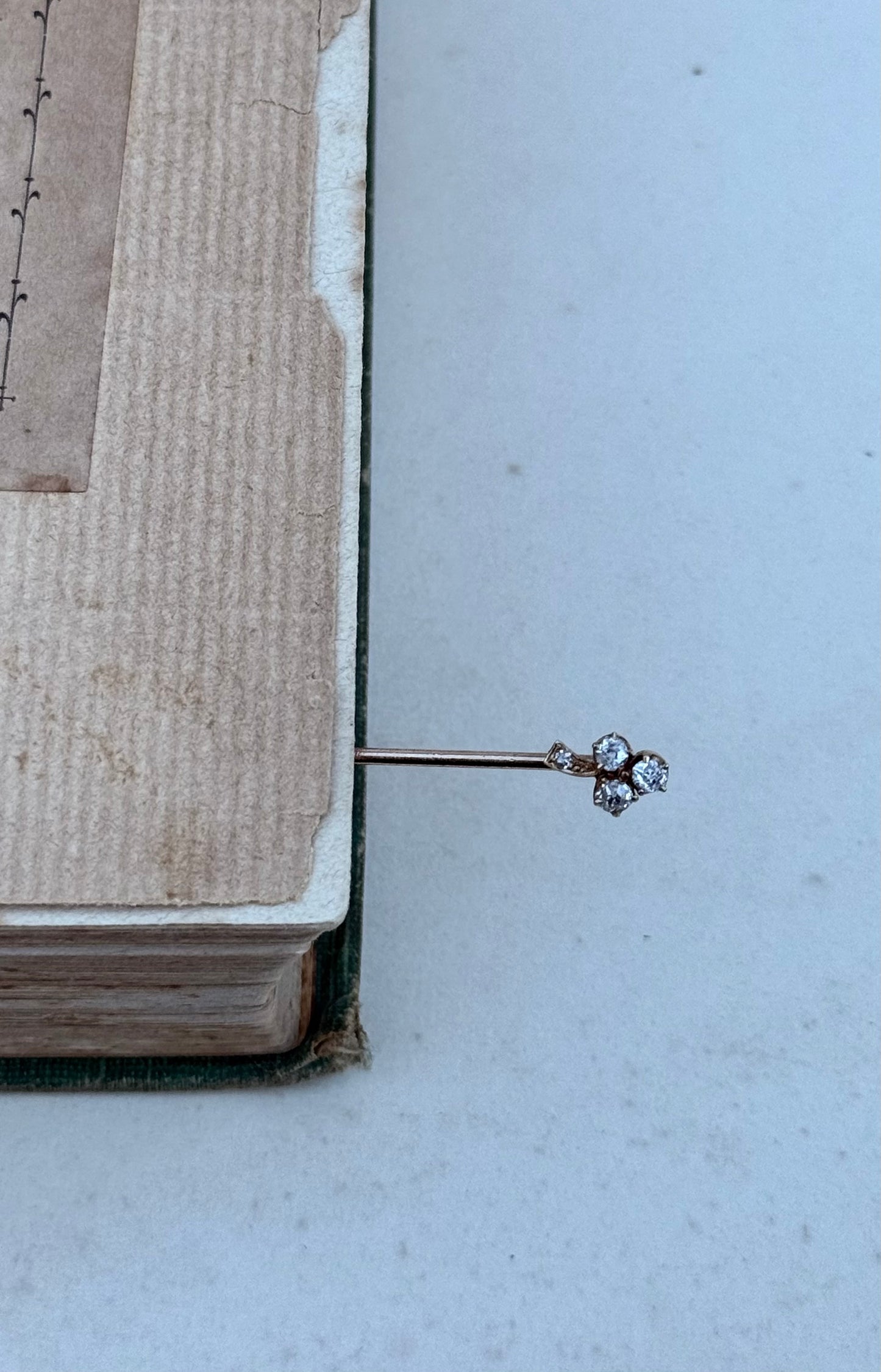 .14ct .1900s .1910s .3 leaf clover .4 diamond antique treasured hope faith love gold lapel stick pin