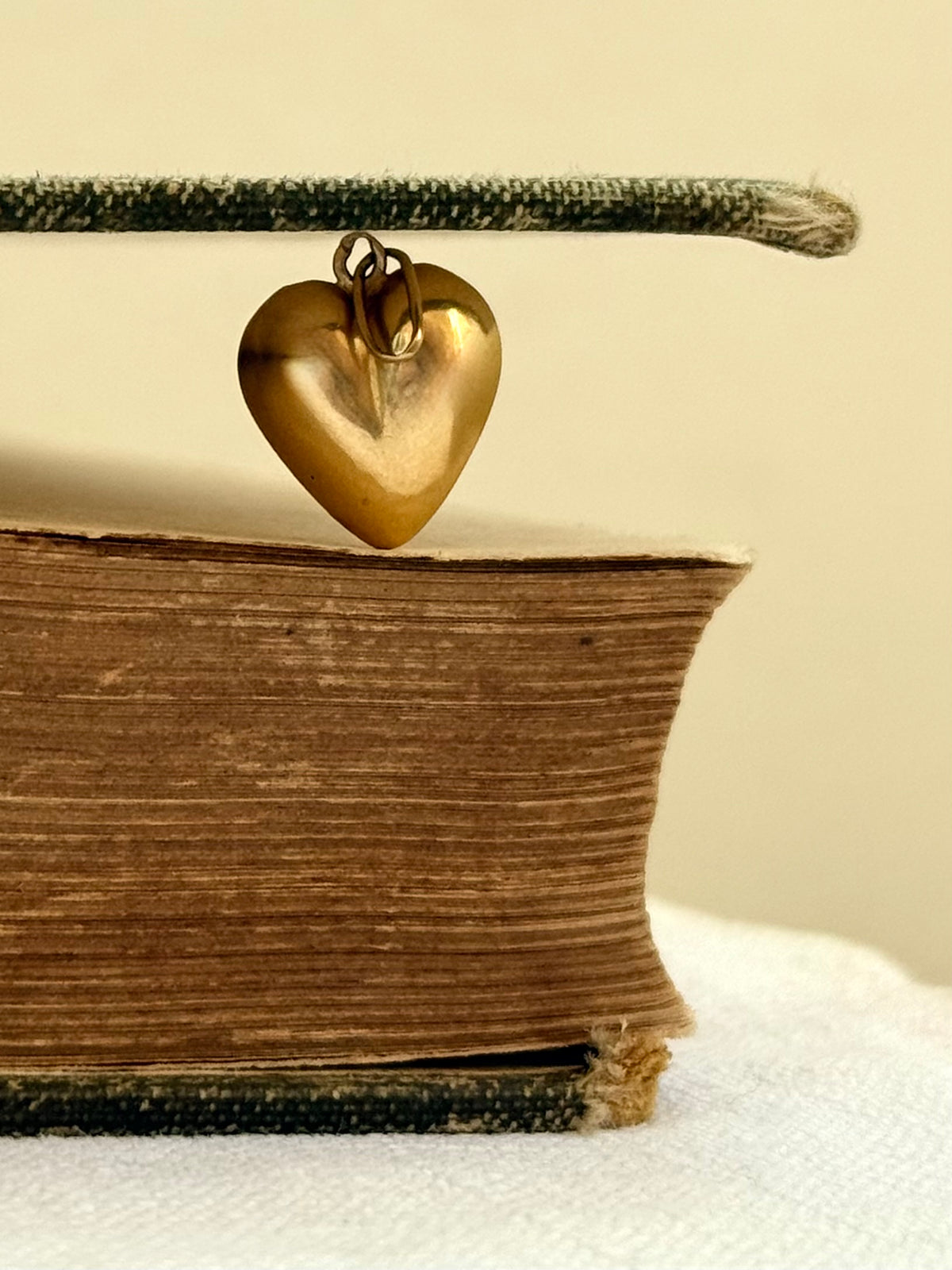 .18ct .1900s antique French high carat .750 gold puffy heart romantic charm pendant