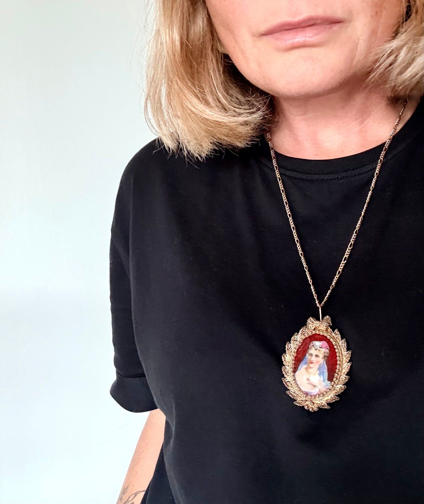 .1940s era Limoges hand painted romantic vintage porcelain brooch pendant with fancy fine hand turned filigree gold washed French silver collectors piece