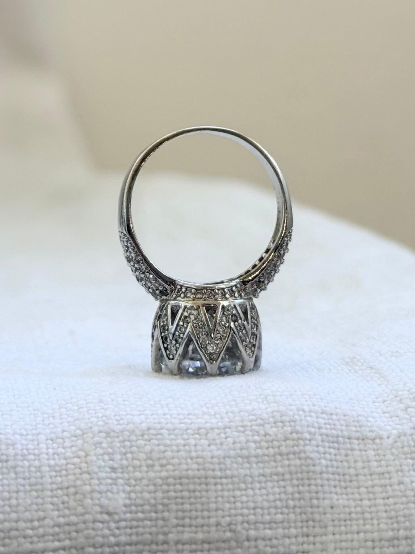 .1950s revival .925 architectural large flower silver beautiful modernist diamanté clear stone high rise pave set geometric large cocktail dress ring