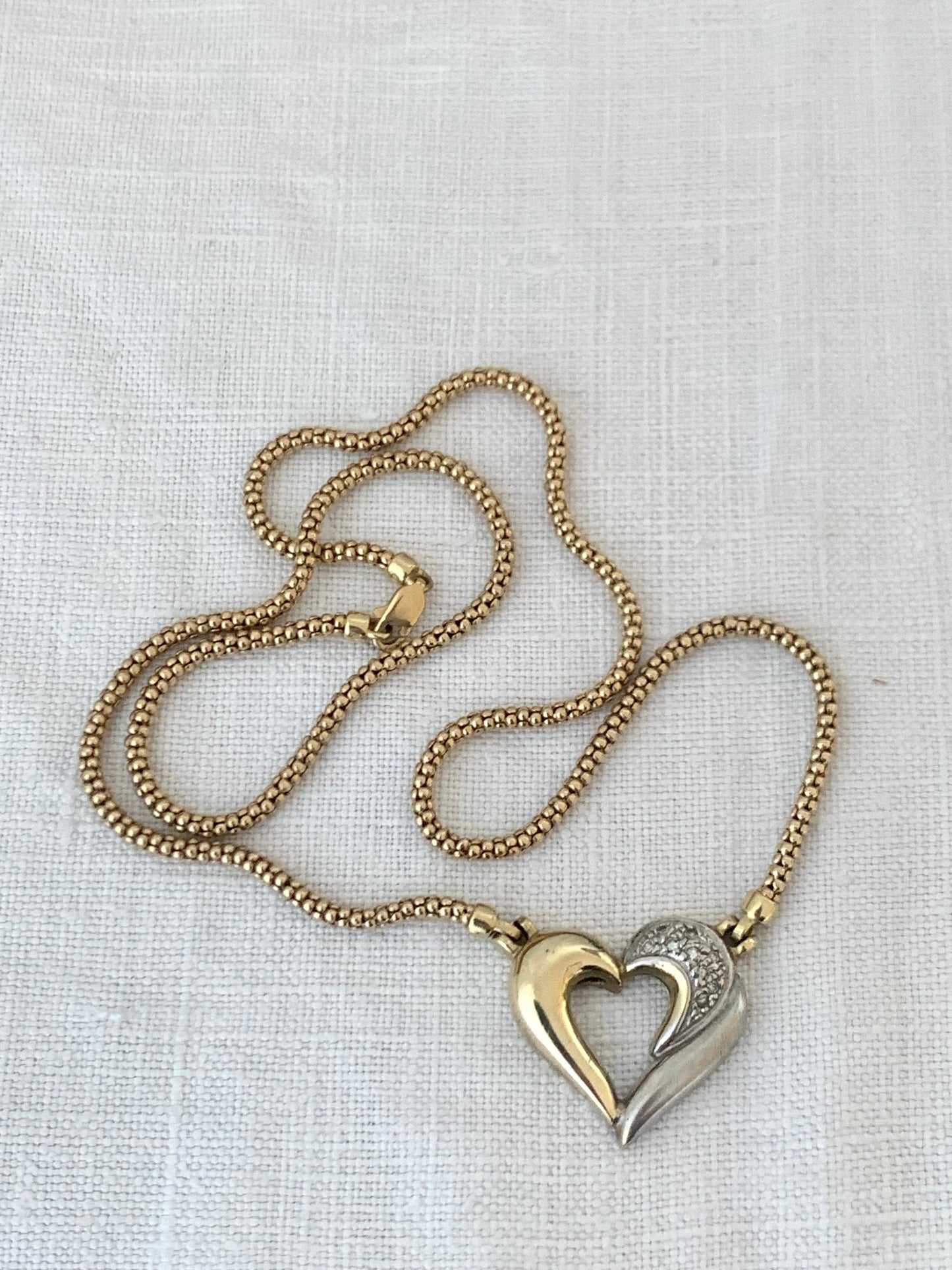 .1980s .375 9ct gold Classic retro modernist Diamond heart love token necklace