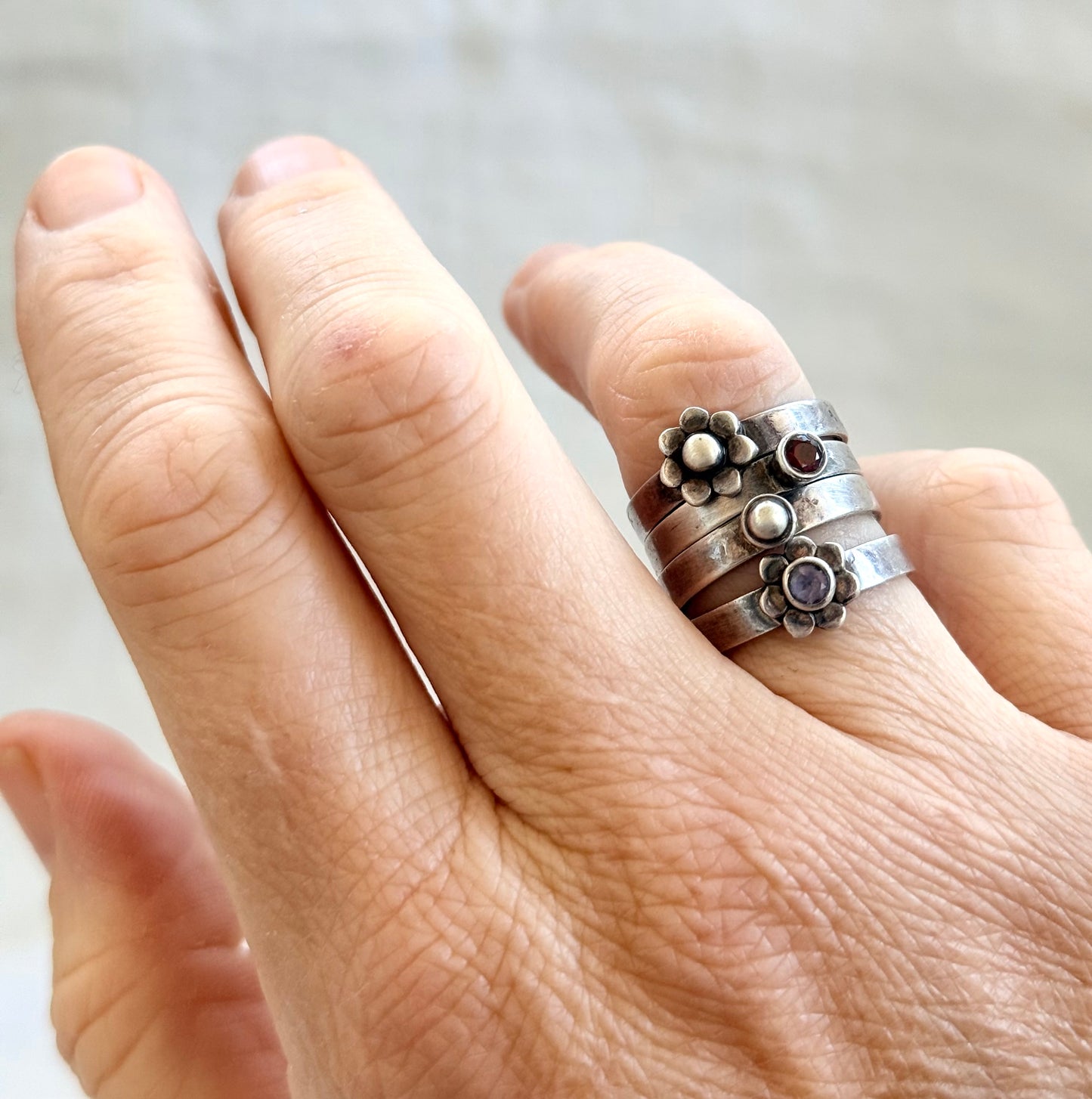 .4 ring .925 silver artisan made fancy daisy flower and seedpod silver and gemstone multiple band ring