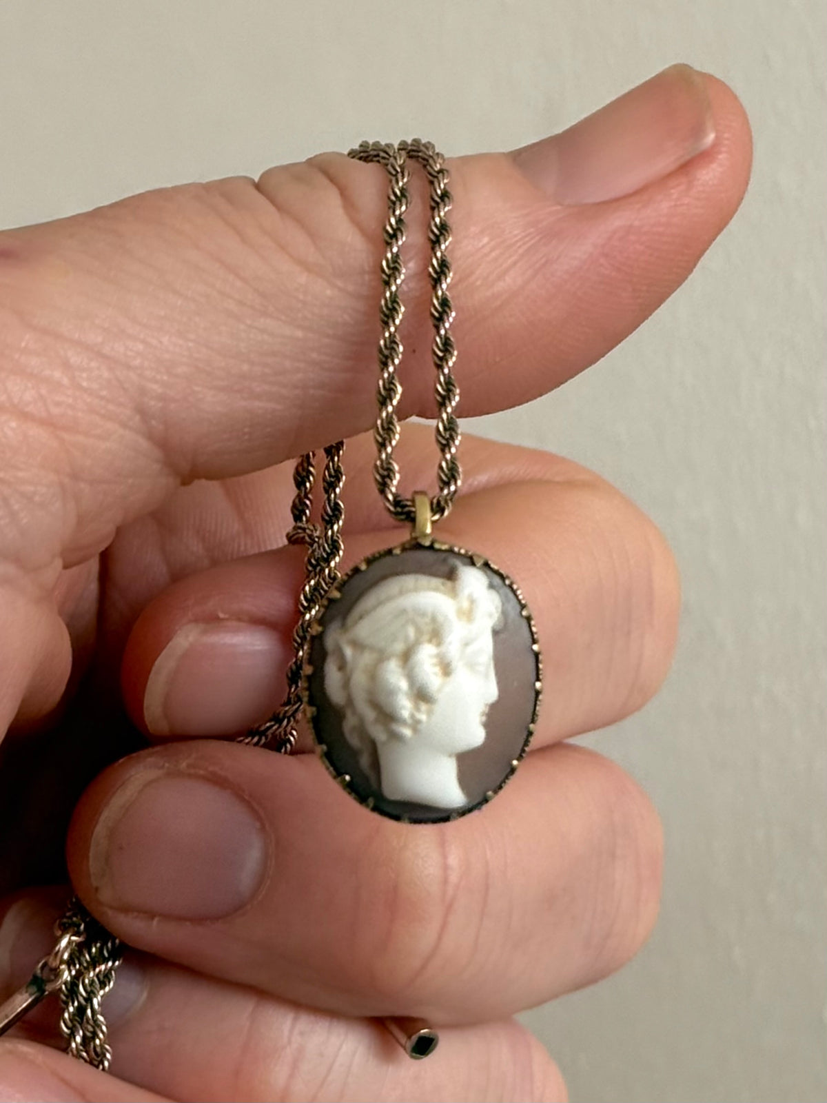 .1840s .1850s antique .18ct .20ct bright gold rare high relief Grecian aquiline dame hand carved true antique cameo pendant