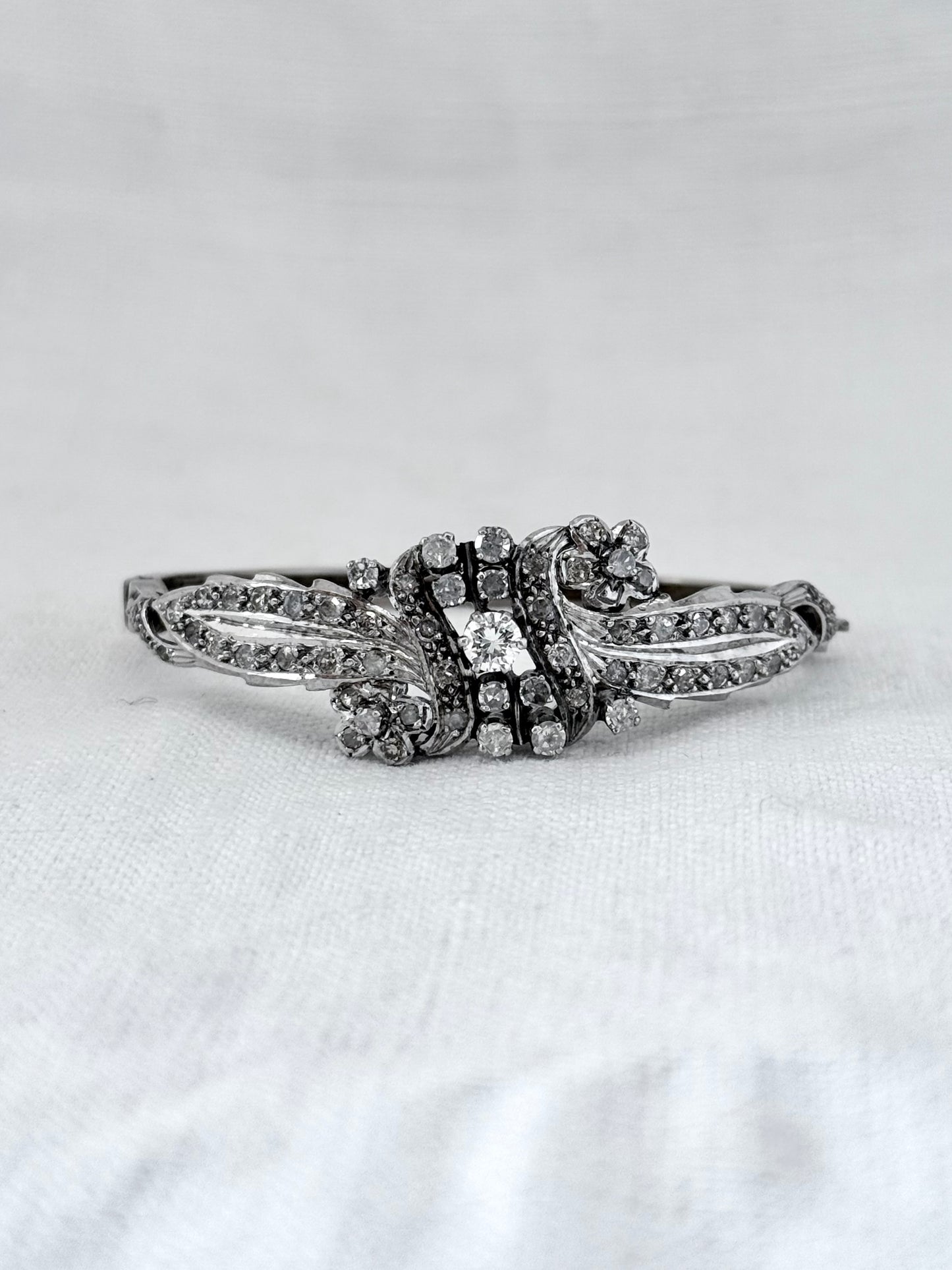 .1920s .2.38ct diamond .9ct white gold Belle Epoque revival clasp bangle