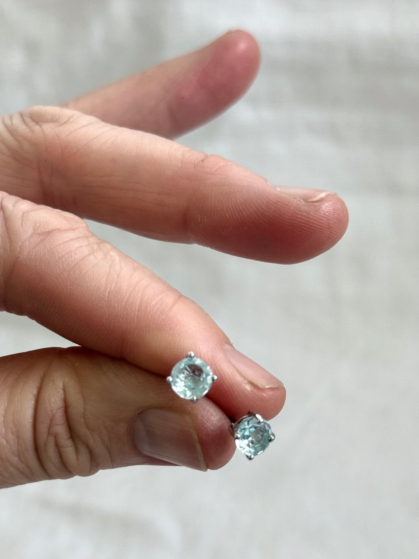 .4 claw .6mm blue Topaz .925 sterling silver stud earrings