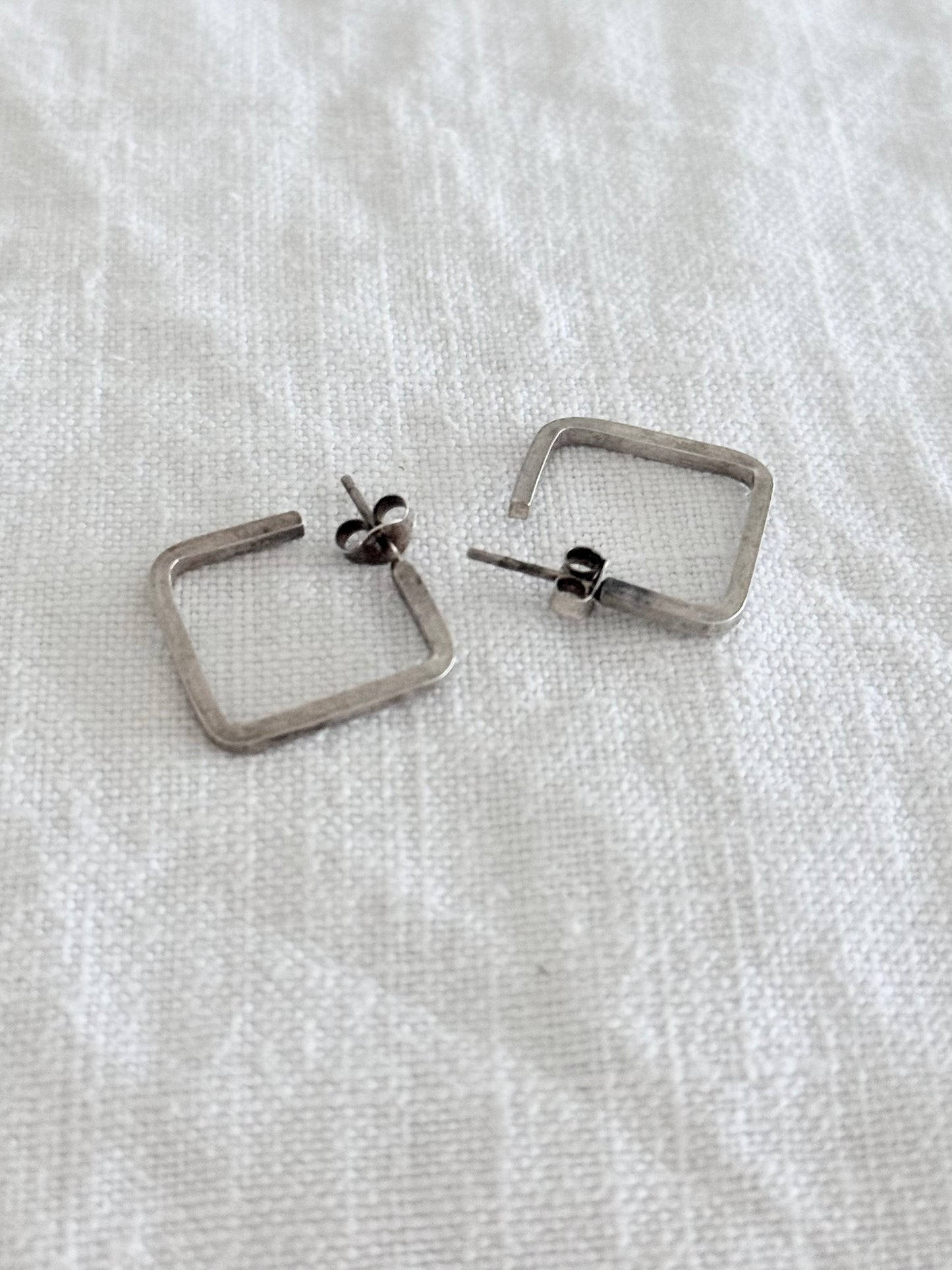 .18mm .1960s .1970s .925 silver modernist square huggy easy wear post stud push in square hoop earrings