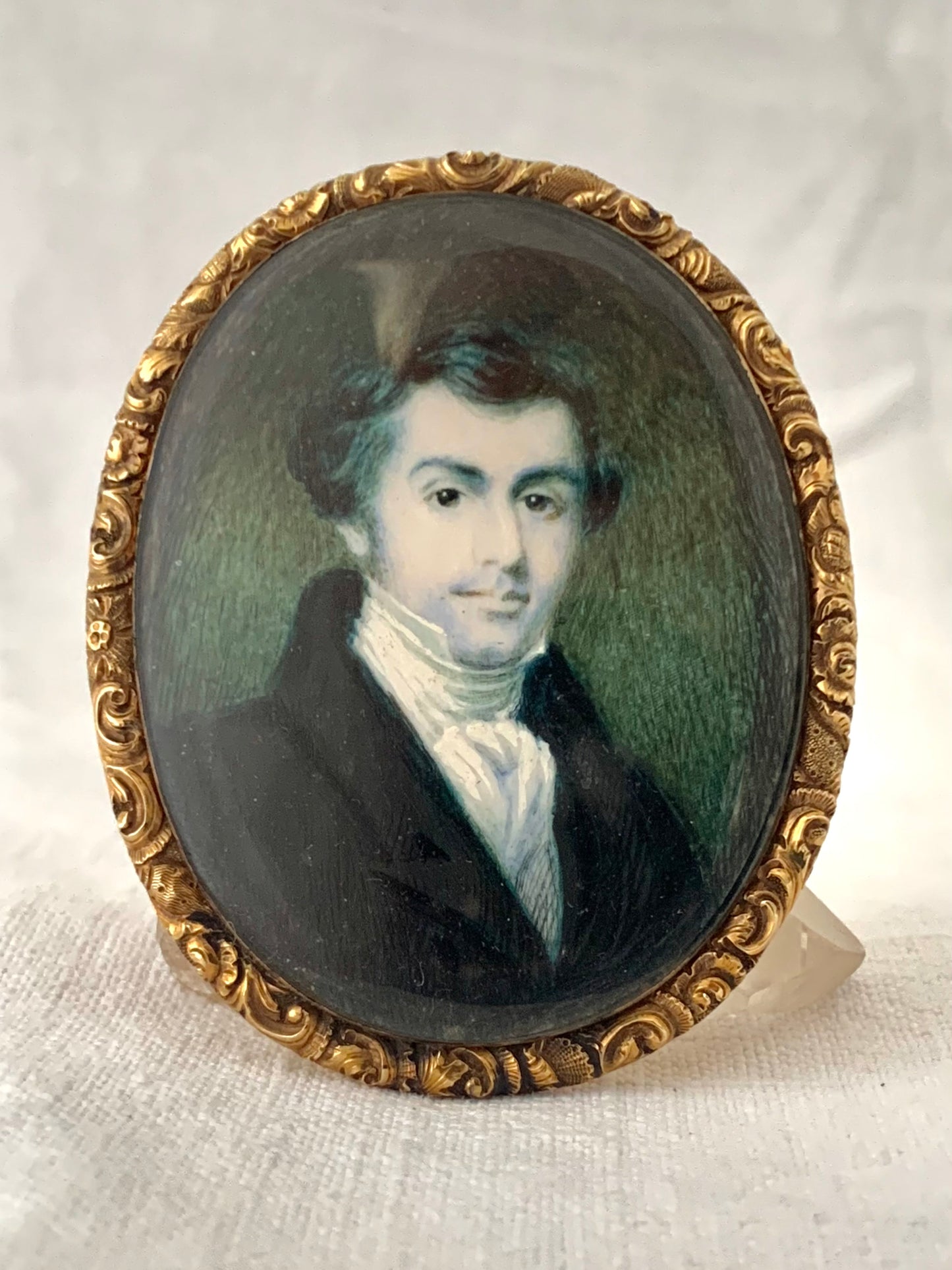 .1835 .18ct gold Georgian 17 June 1835 solid gold exceptional Georgian miniature English Gentleman hand painted Portrait Mourning wall art brooch and Pendant