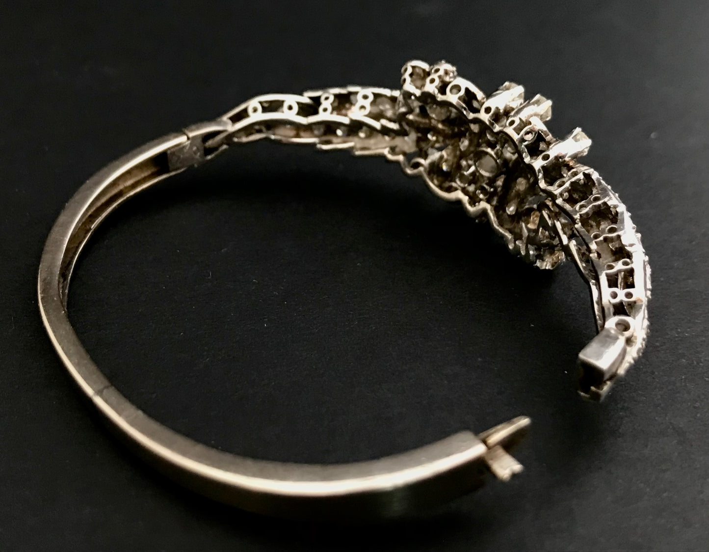 .1920s .2.38ct diamond .9ct white gold Belle Epoque revival clasp bangle