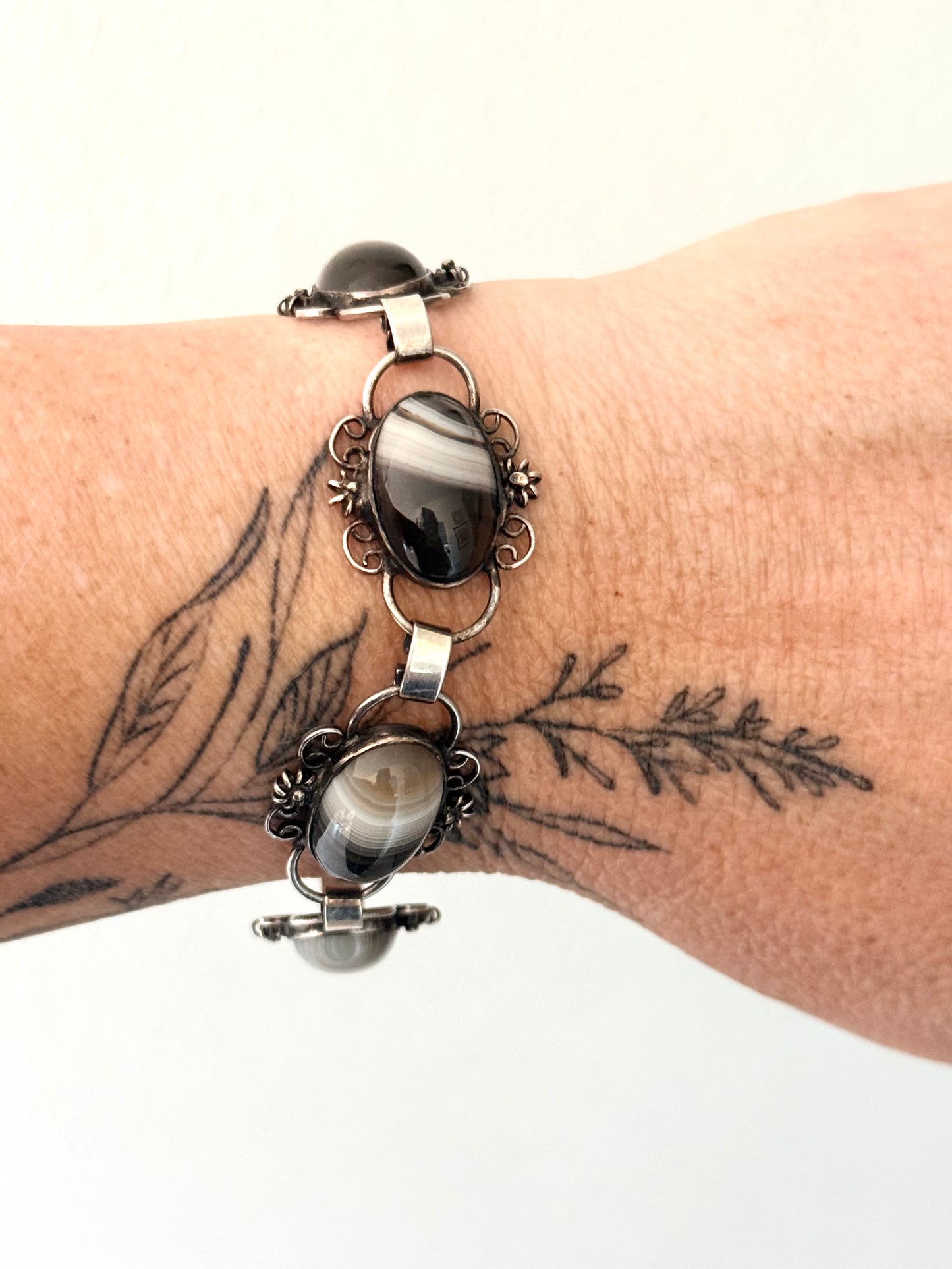 .1950s .1960s .6 Agate gemstone .925 silver artisan made Botswana Agate cabochon bracelet