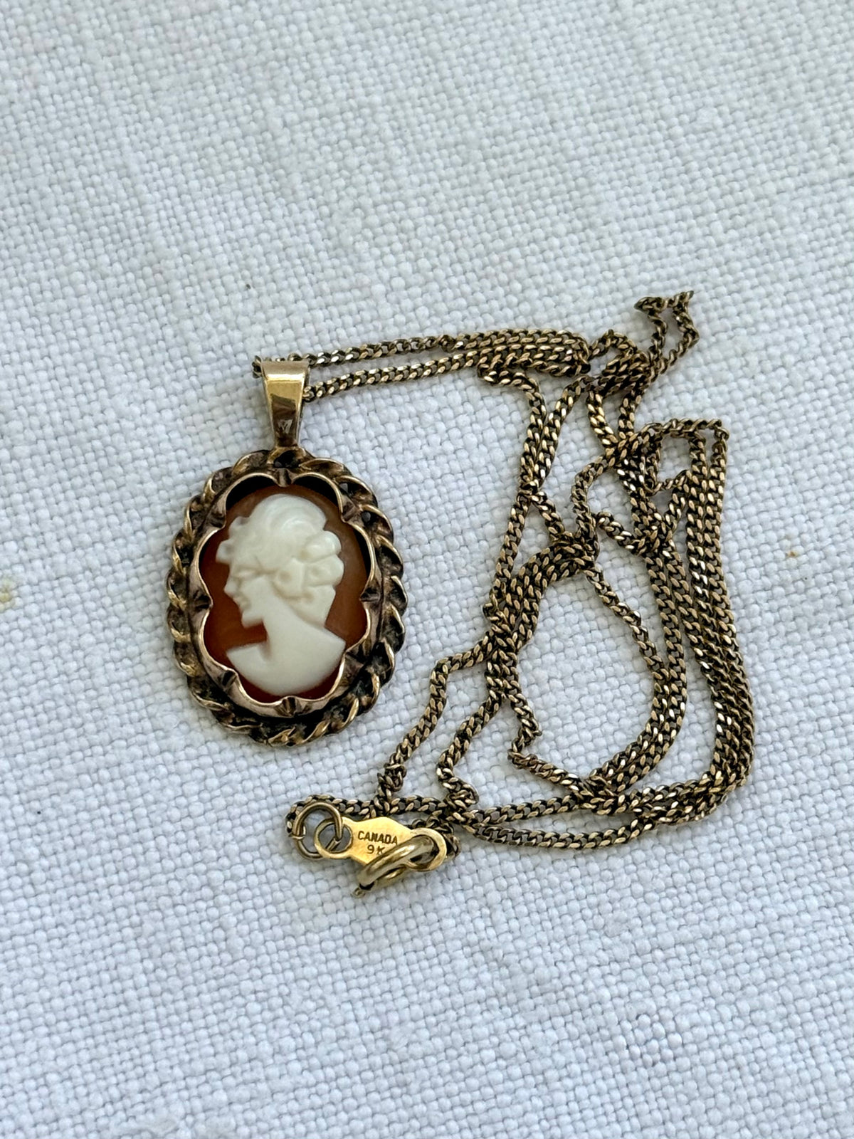 .1950s .1970s .375 .9ct gold Edwardian revival hand carved gold Cameo pendant on 9ct gold chain necklace
