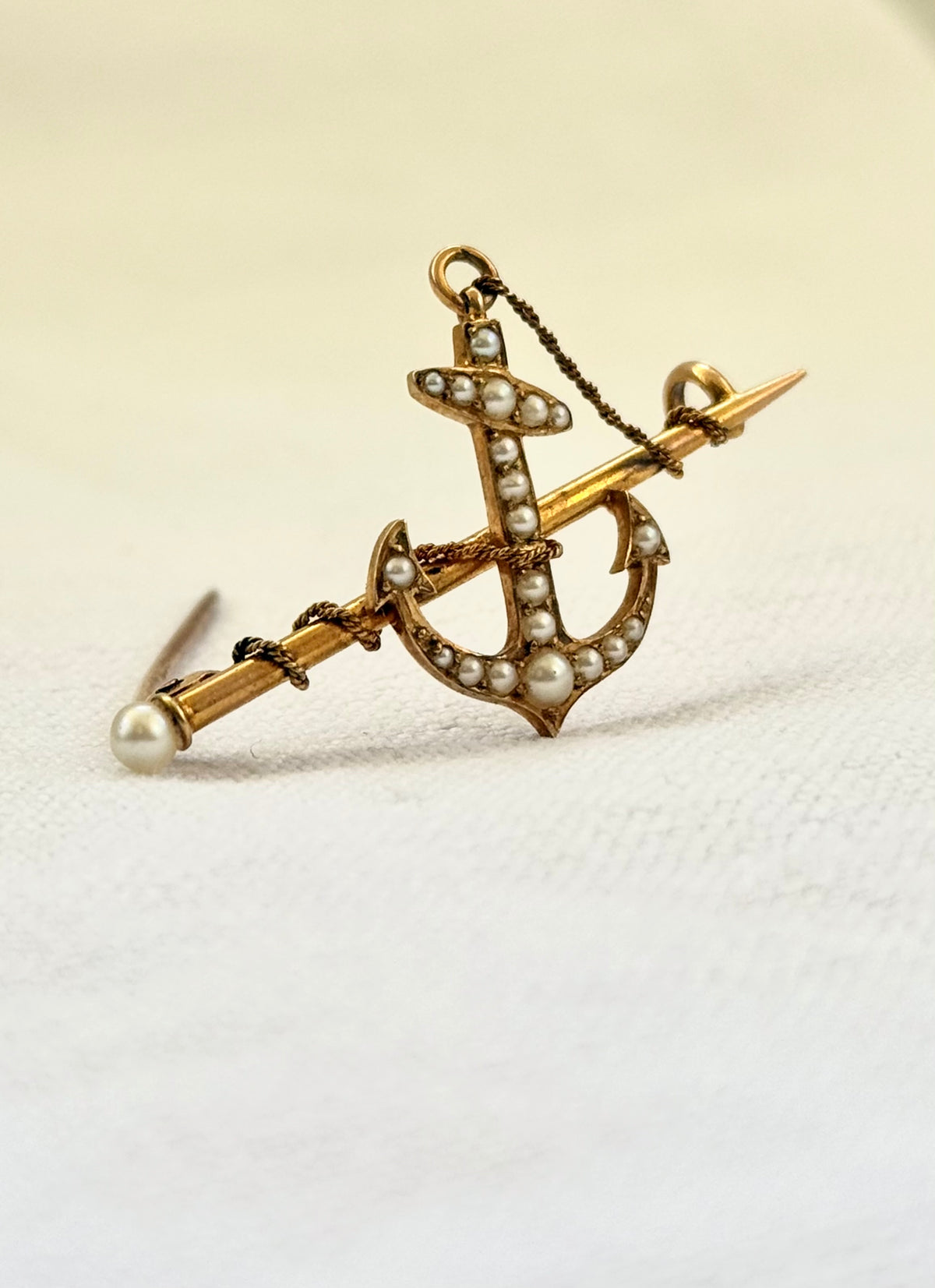 .15ct .1900s Art Nouveau Anchor seed pearl Edwardian 15ct gold sweetheart token heirloom brooch