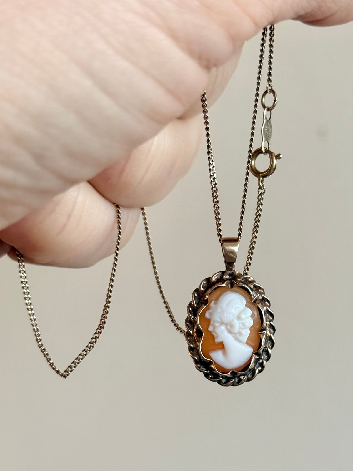 .1950s .1970s .375 .9ct gold Edwardian revival hand carved gold Cameo pendant on 9ct gold chain necklace