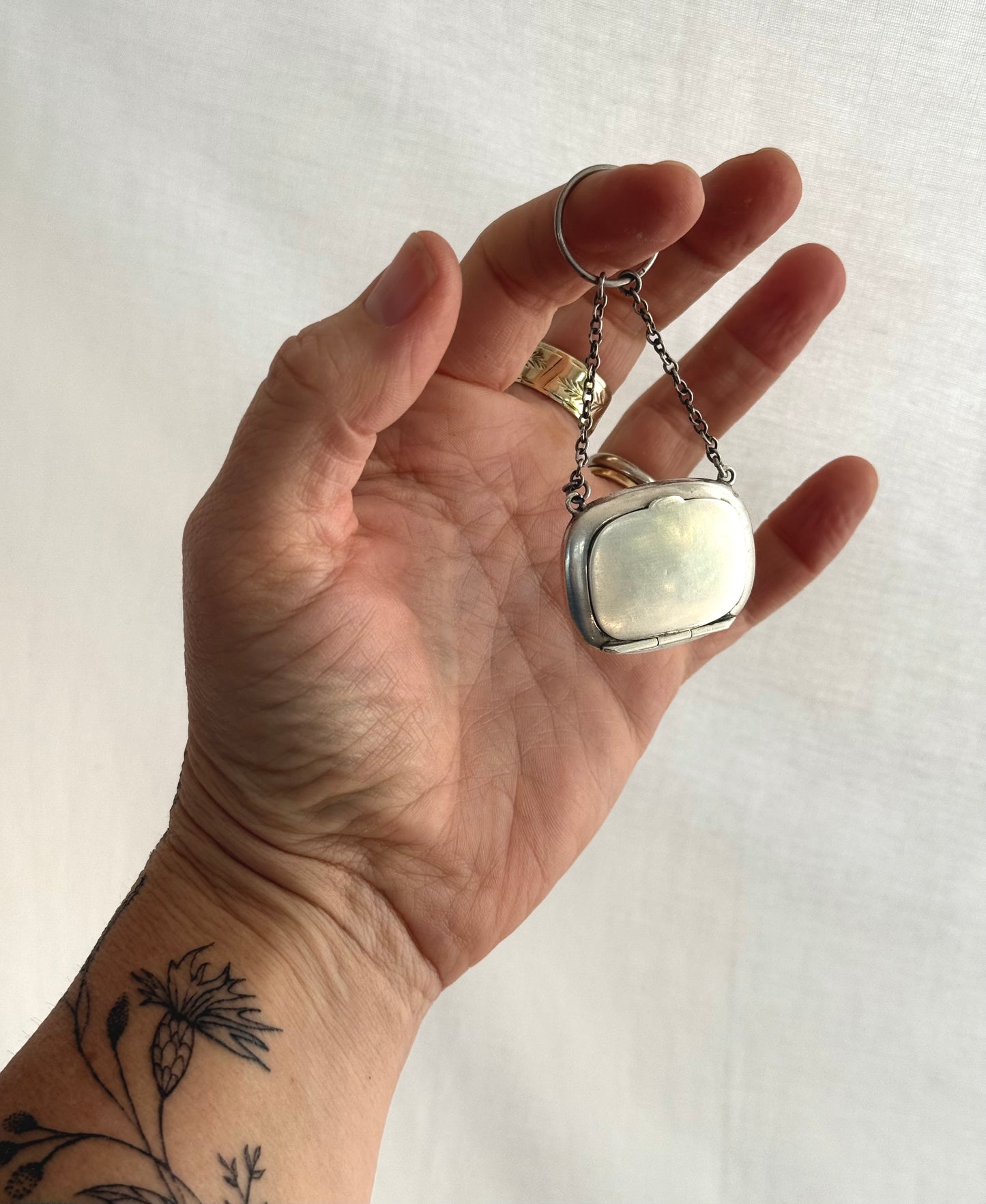 .1917 .925 antique hallmarked silver rectangular powder compact case on finger chain vanity locket