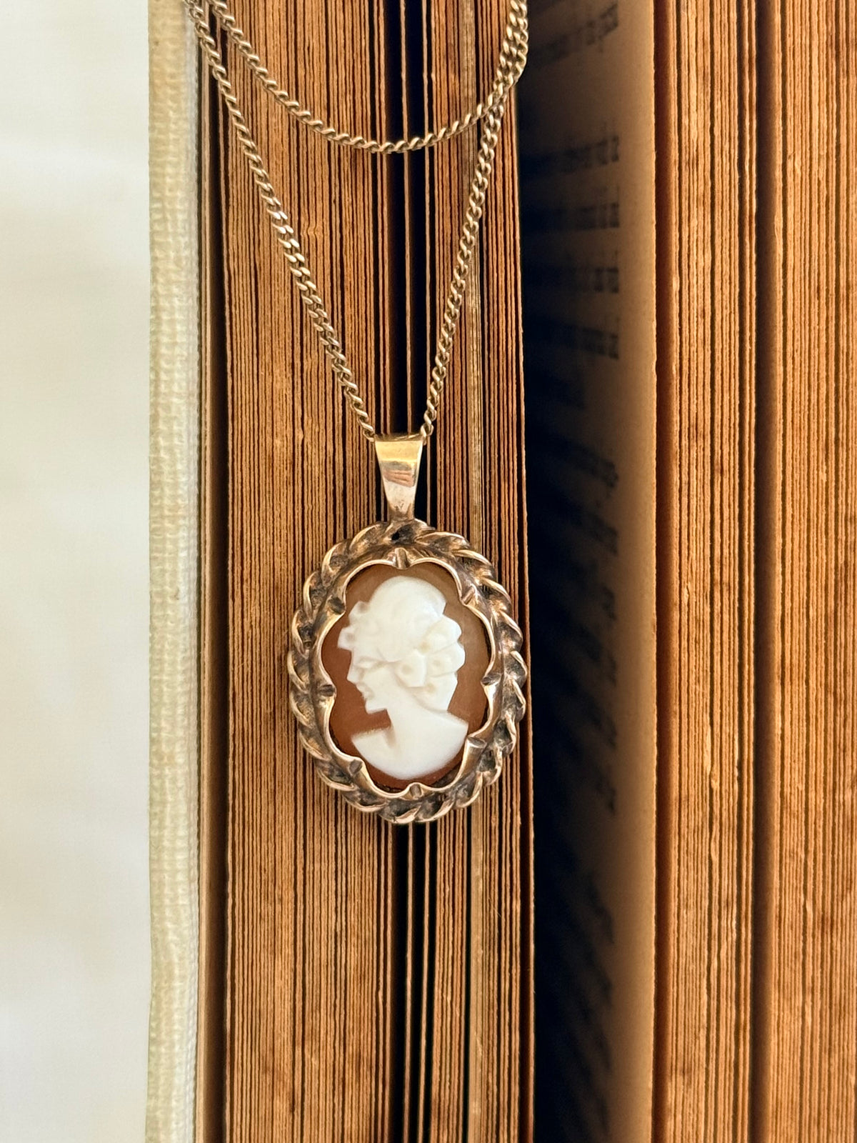 .1950s .1970s .375 .9ct gold Edwardian revival hand carved gold Cameo pendant on 9ct gold chain necklace