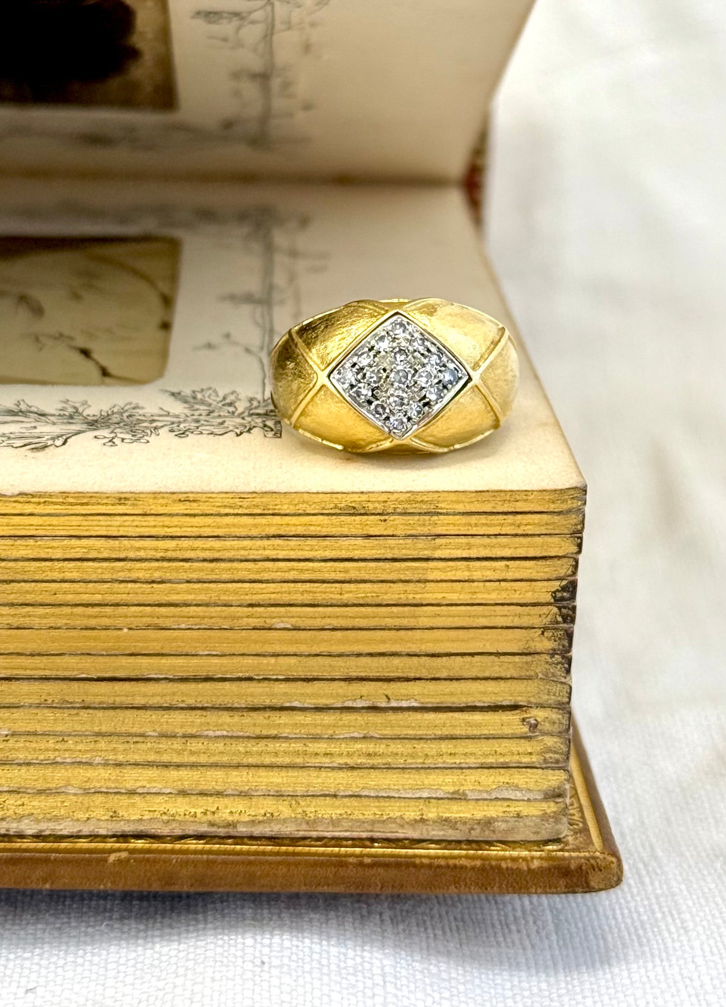 .18ct .1970s .16 diamond luxurious harlequin quilt pattern high carat 18ct gold dome ring