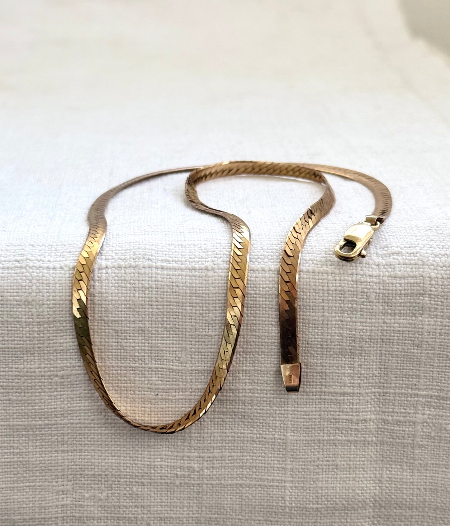 .1970s .1980s .375 .4mm wide .47cm long .9ct gold modernist Italian flat link luxury classic snake chain yellow gold chain necklace