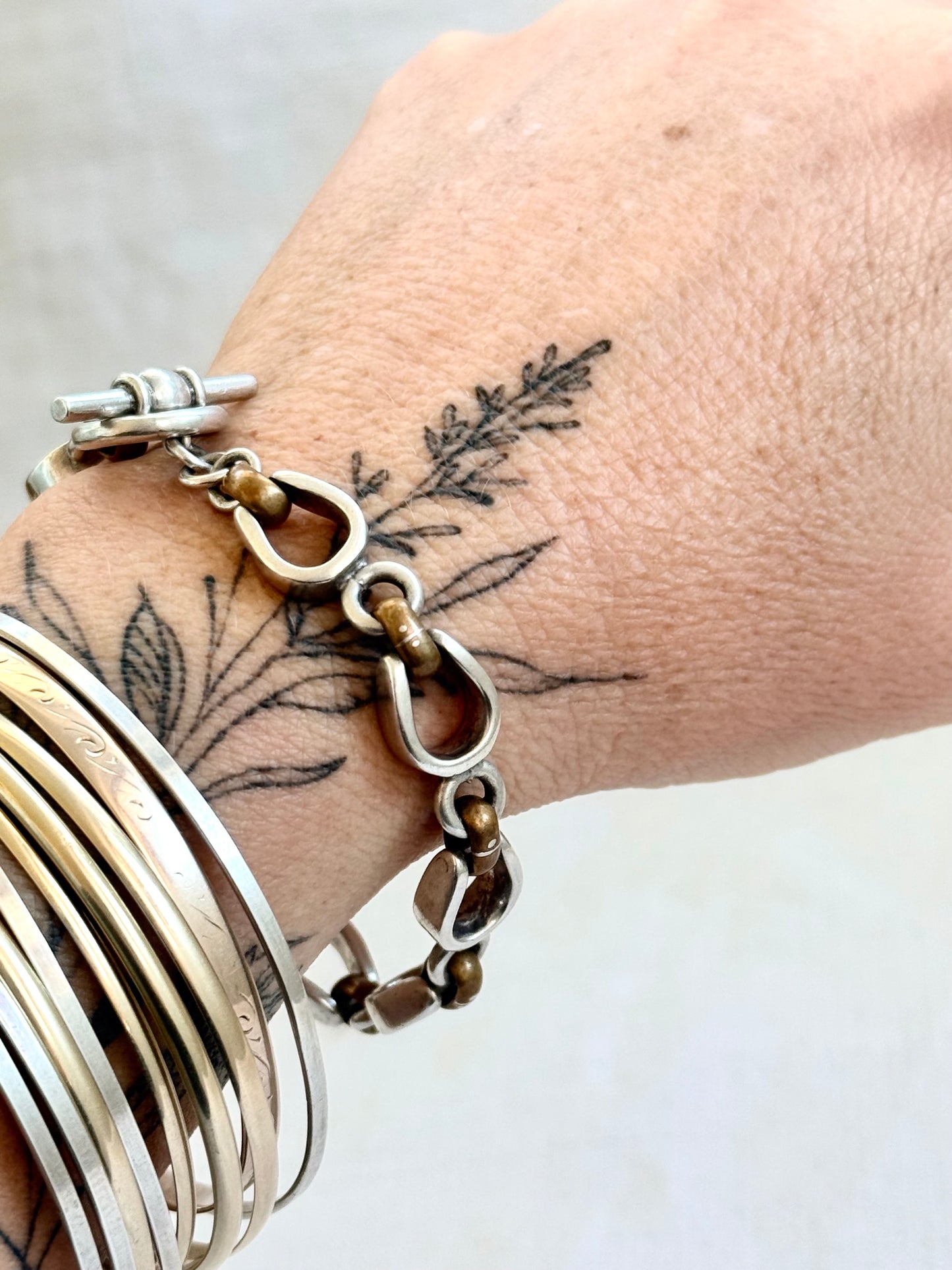 .925 Artisan made solid silver fancy horse shoe hoof link brass link t-bar chain bracelet