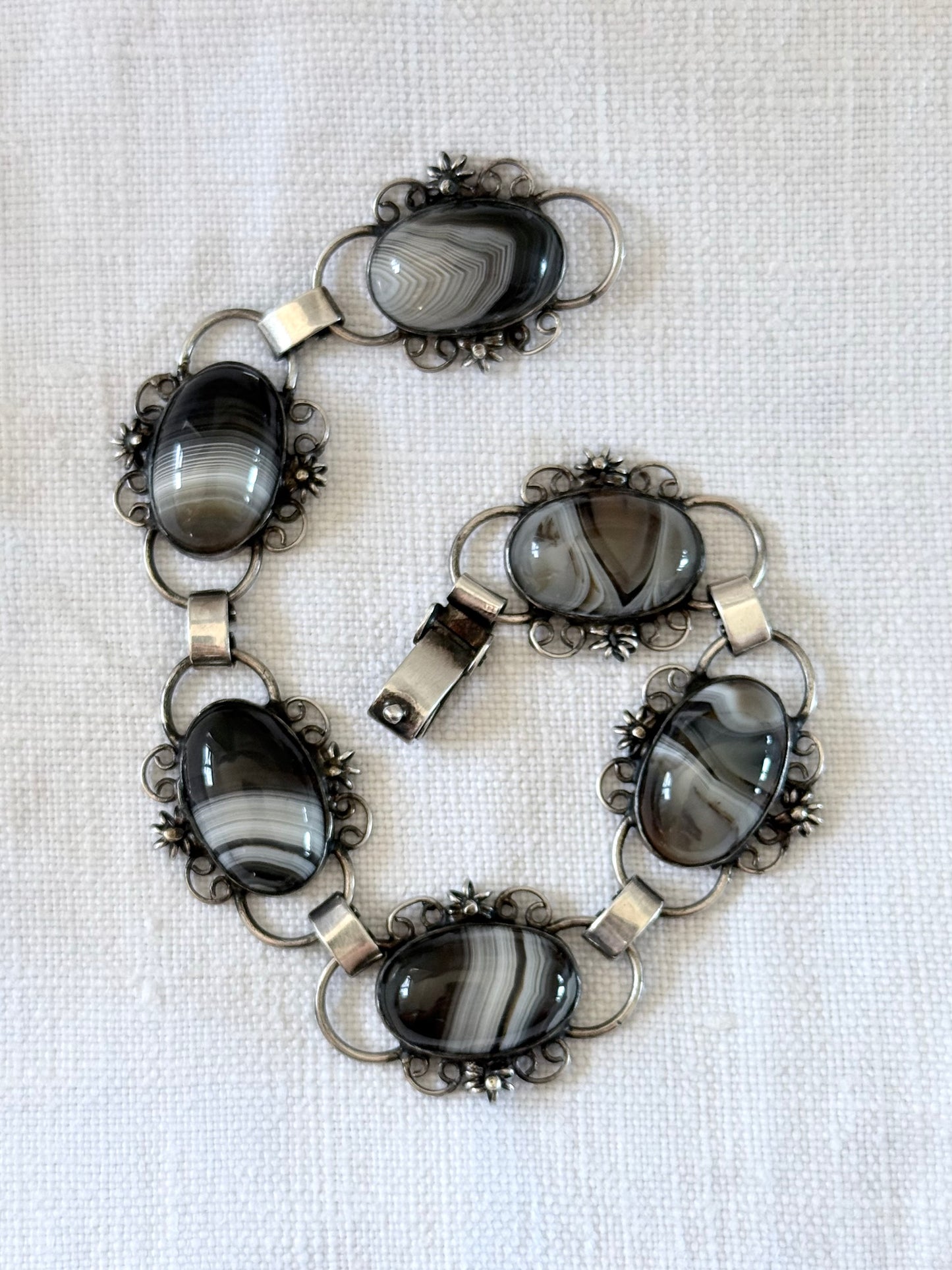 .1950s .1960s .6 Agate gemstone .925 silver artisan made Botswana Agate cabochon bracelet