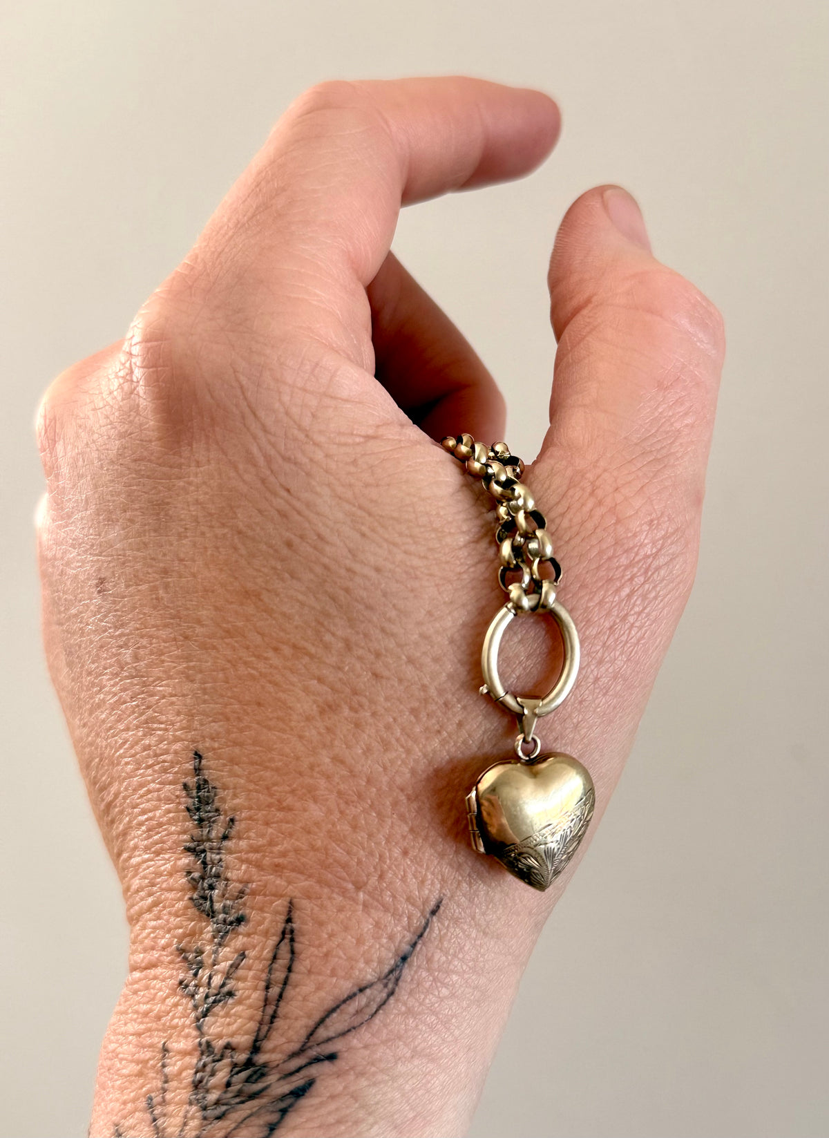 .1970s .1980s .375 .9ct gold romantic heart locket pendant
