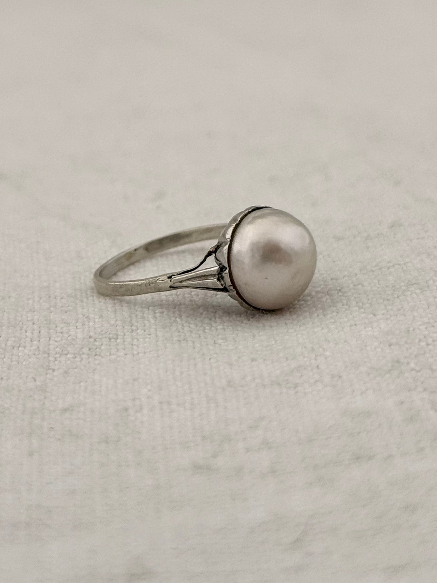 .18ct .1920s antique Edwardian early Art Deco Solitaire Natural Pearl Mabe Pearl white gold antique dress ring