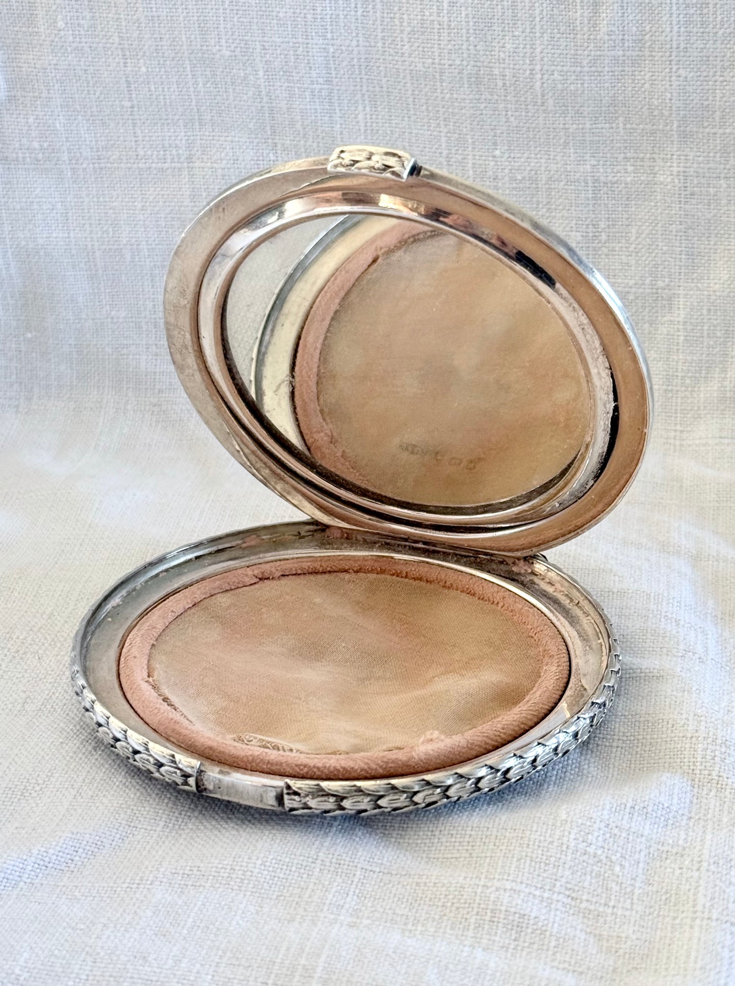 .1949 Solid Silver Art Deco revival exceptional quality hallmark Birmingham solid silver powder vanity compact
