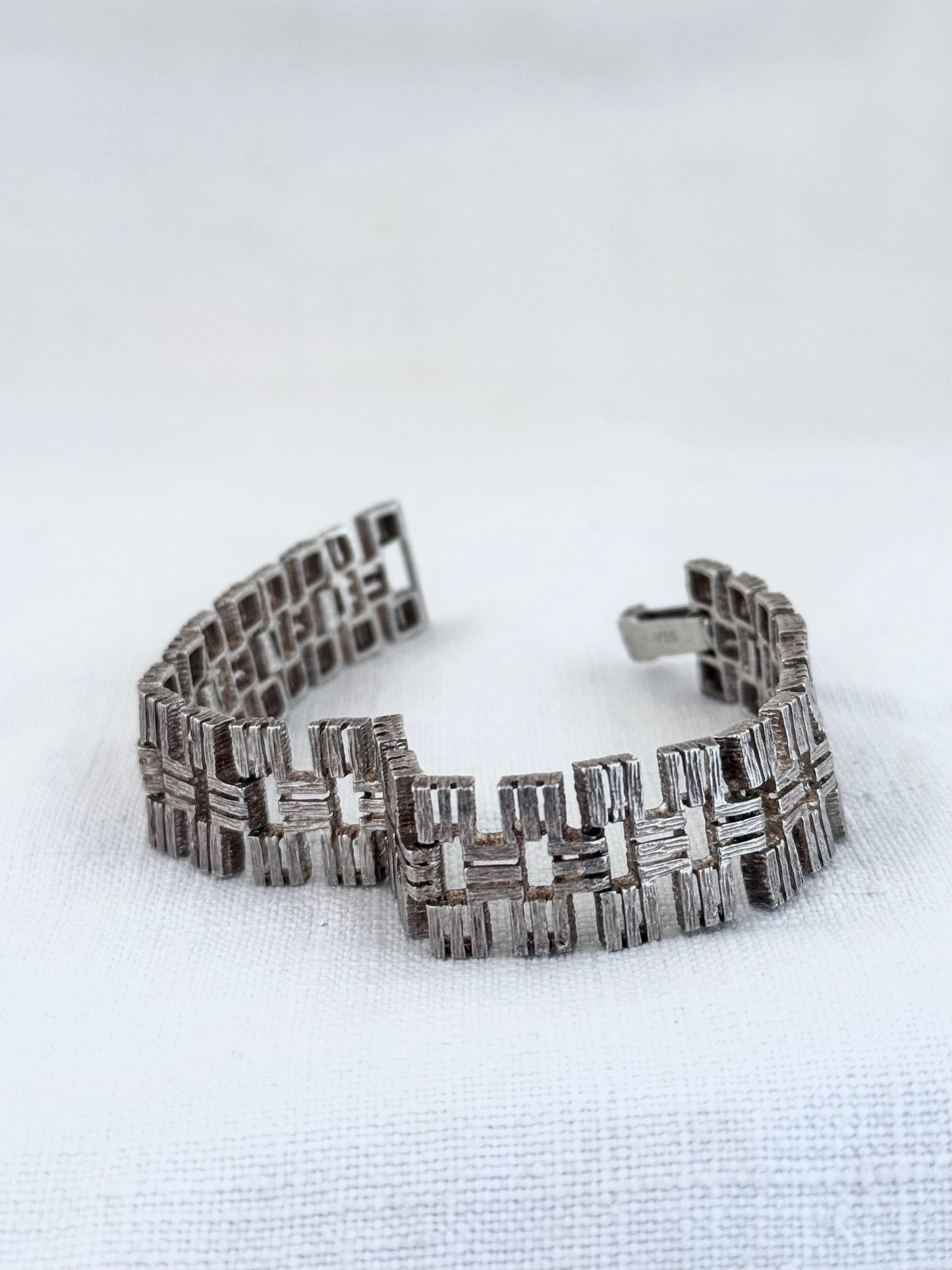 .1950s .925 Brutalist silver rectangular hinged segment silver bracelet