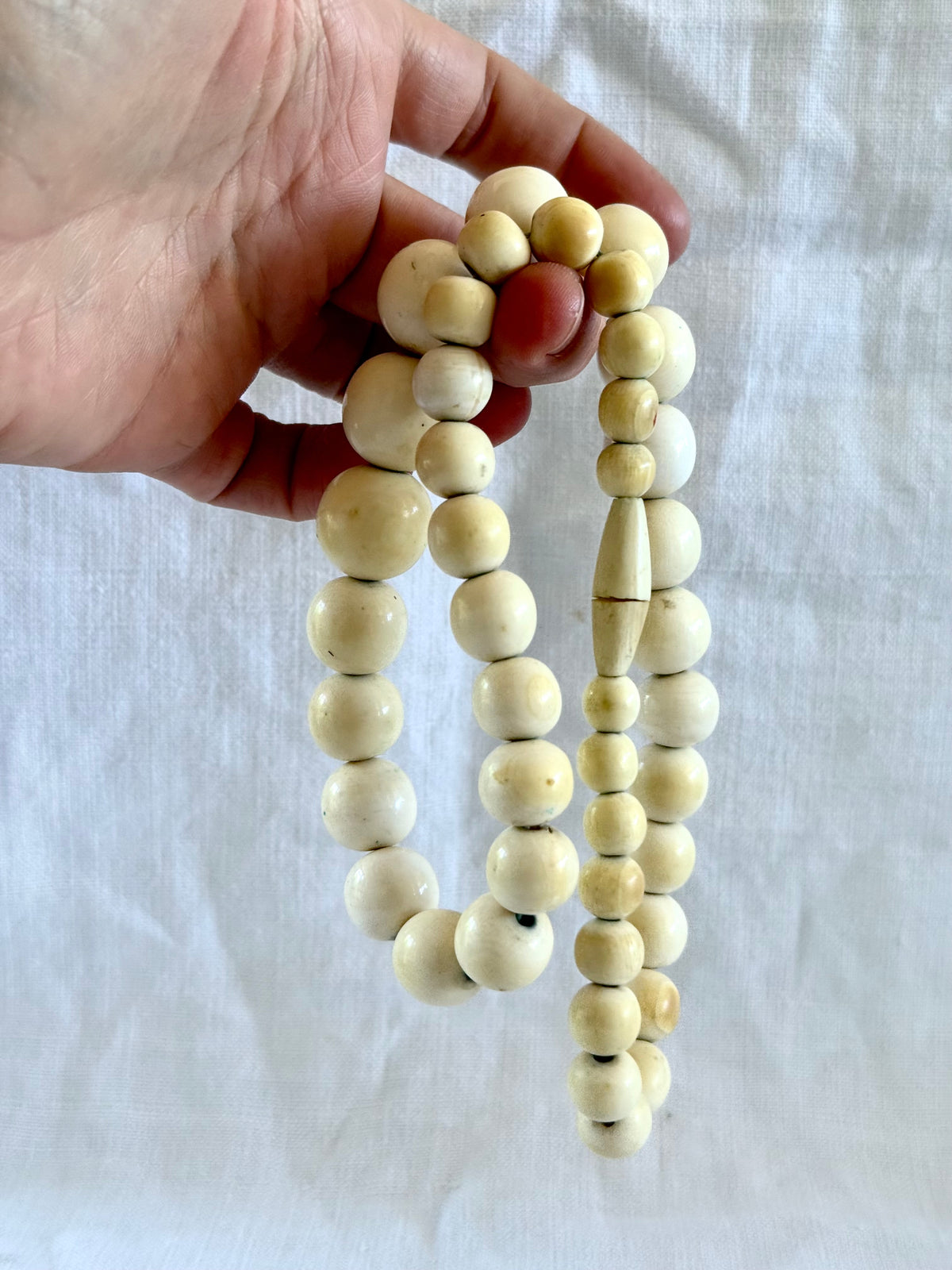 .1900s .1930s Ivory pre ban chunky graduated 58.5cm long bead necklace