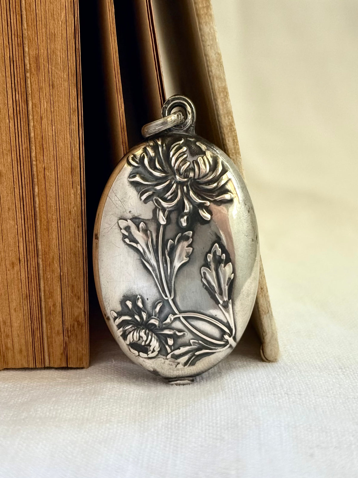 .1890 .1900 Art Nouveau .800 German Jugendstil magnificent Chrysanthemum flower mirror locket pendant