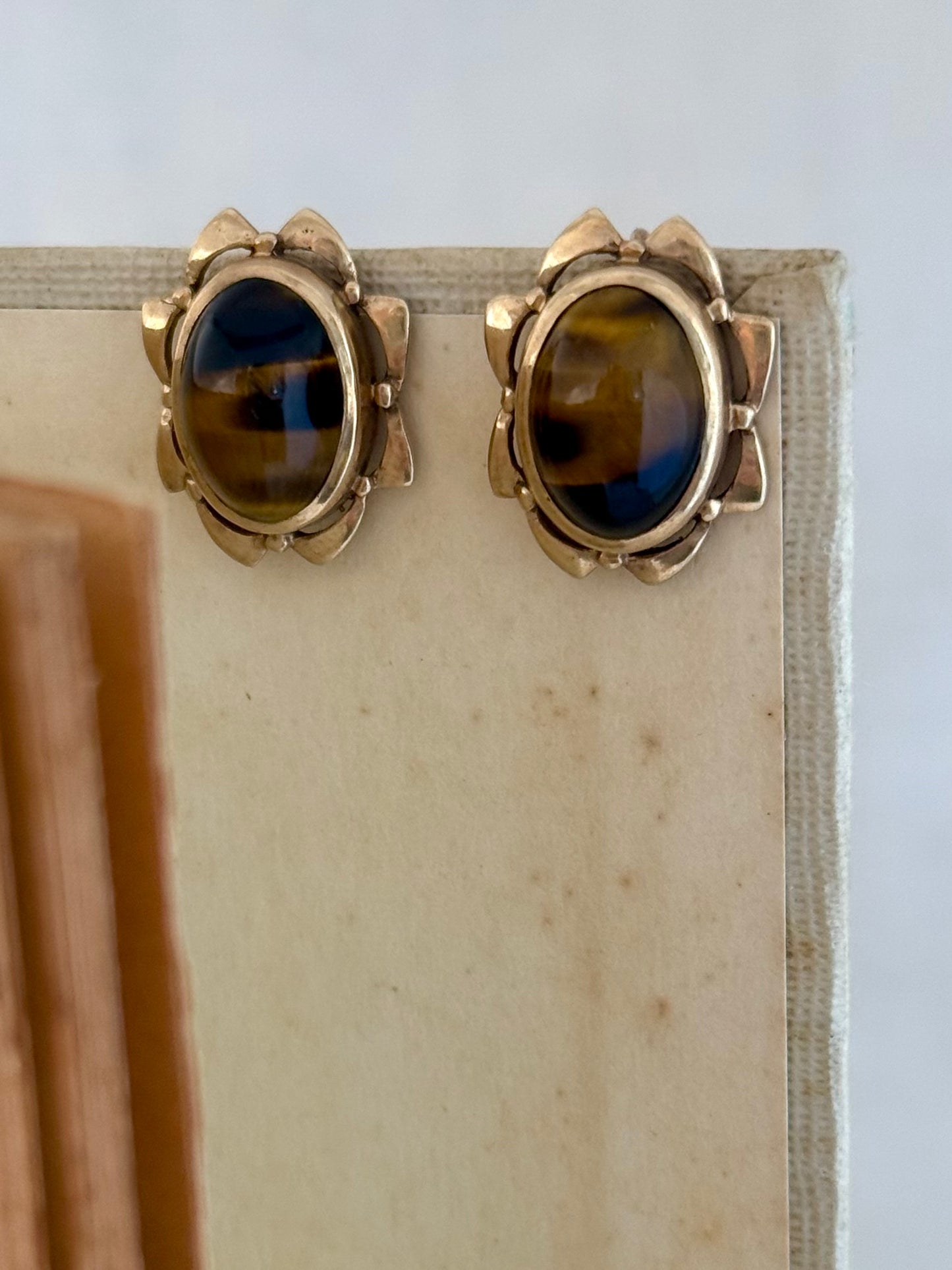 .1940s .1950s .375 .9ct gold Tigers Eye and modernist gold form drop dangle luxurious mid century modern earrings