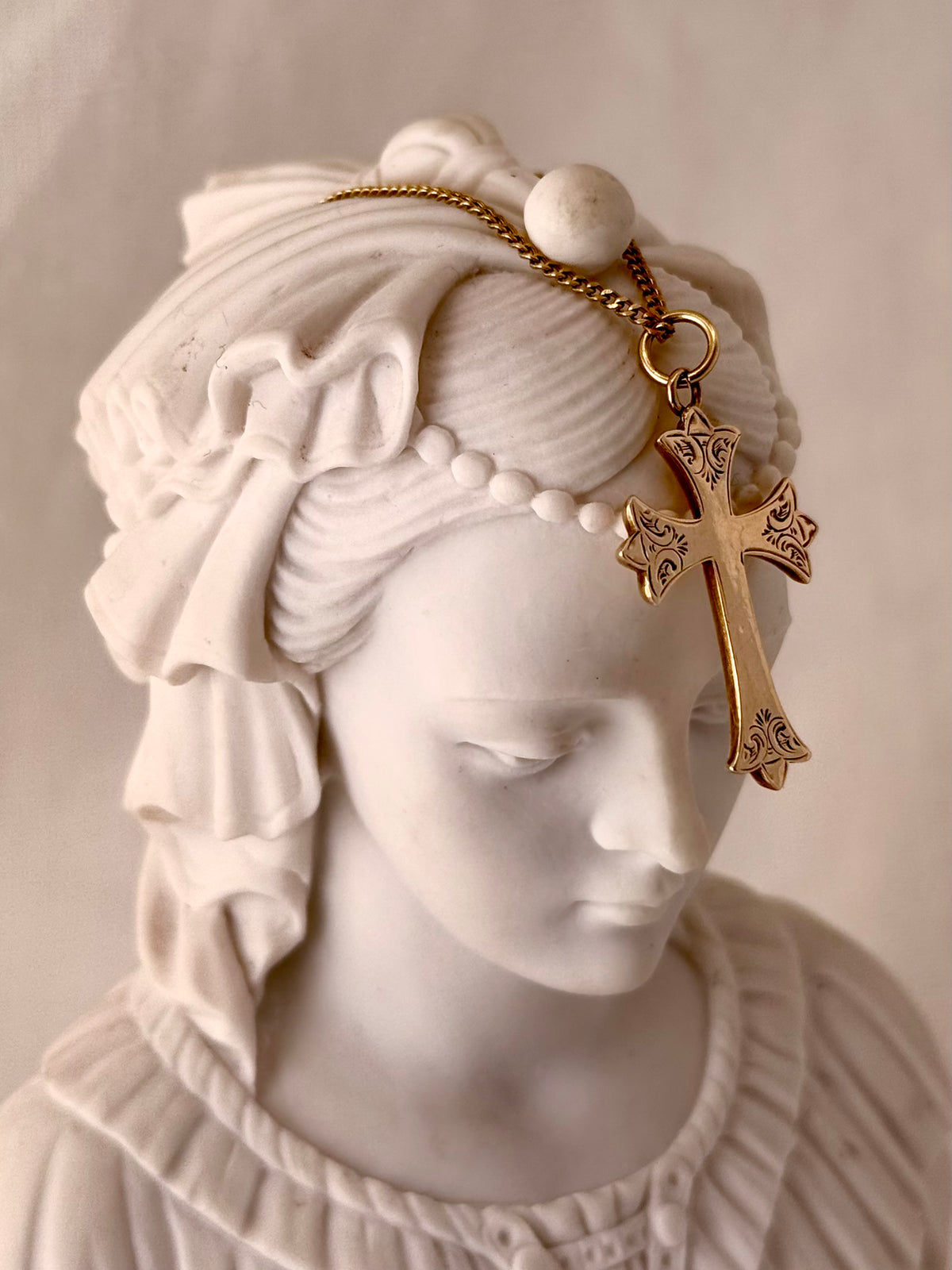 .1900s .1950s .375 .9ct antique Edwardian style gold religious faith cross gold pendant