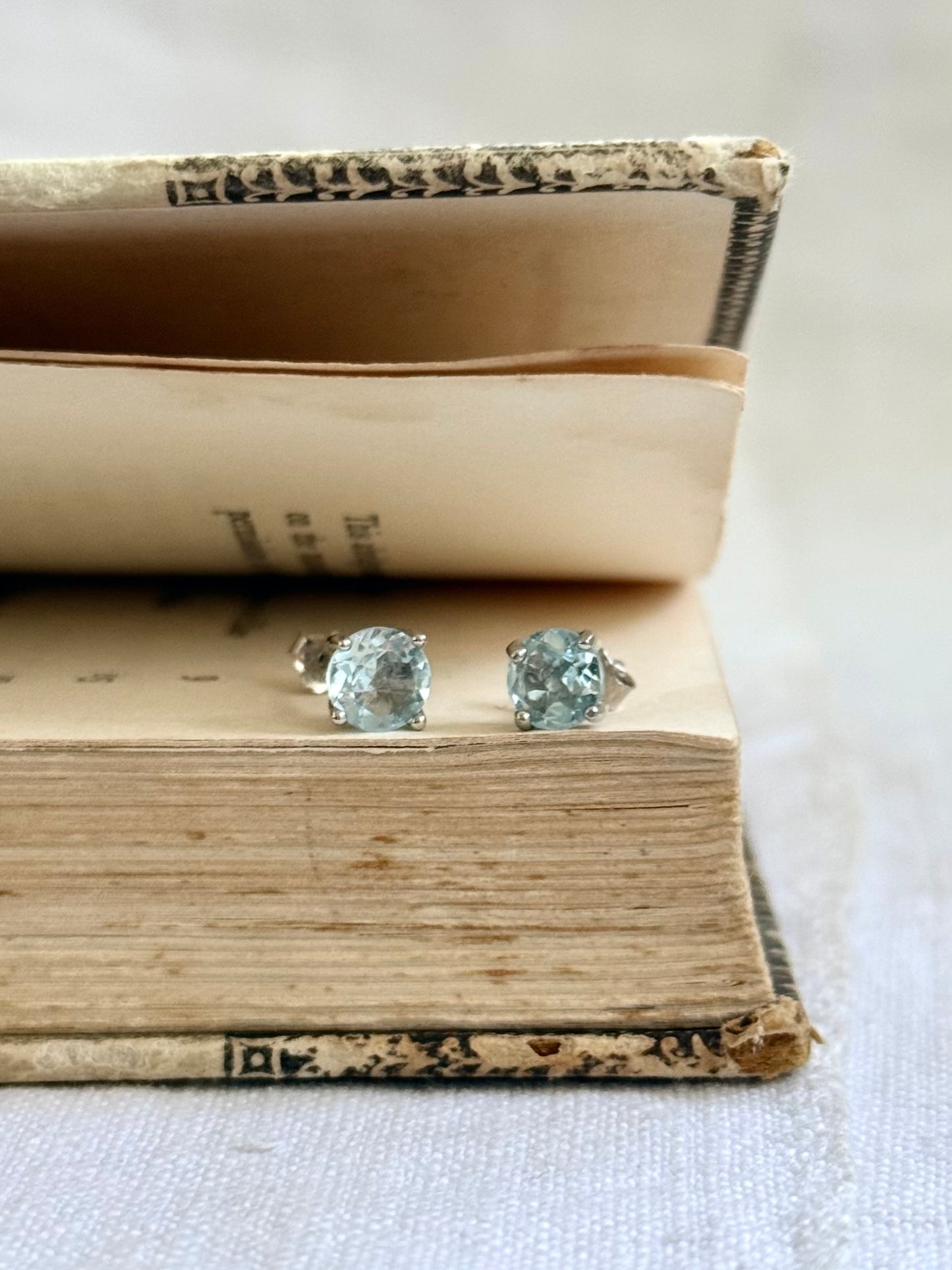 .4 claw .6mm blue Topaz .925 sterling silver stud earrings
