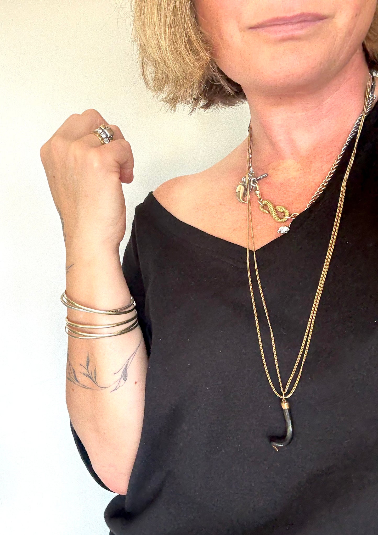 .14ct .1880s .1920s .585 gold and natural spiral twist horn amulet pendant