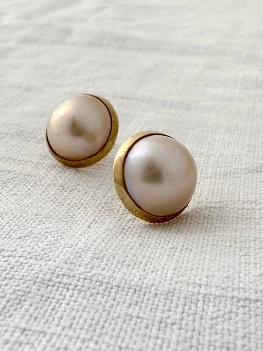 .375 14mm 1980s 9ct yellow gold luxurious and classic white Mabe pearl well sized retro classic post stud gold Mabe pearl earrings