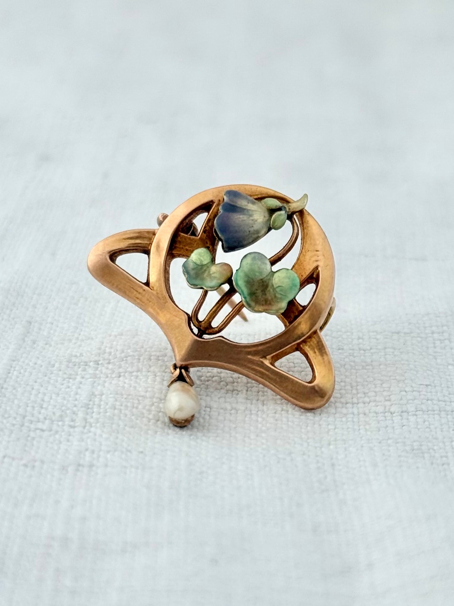 .15ct .1890s .1900s .625 gold Art Nouveau fine art fine gold enamel and pearl water lily lily pad brooch pin