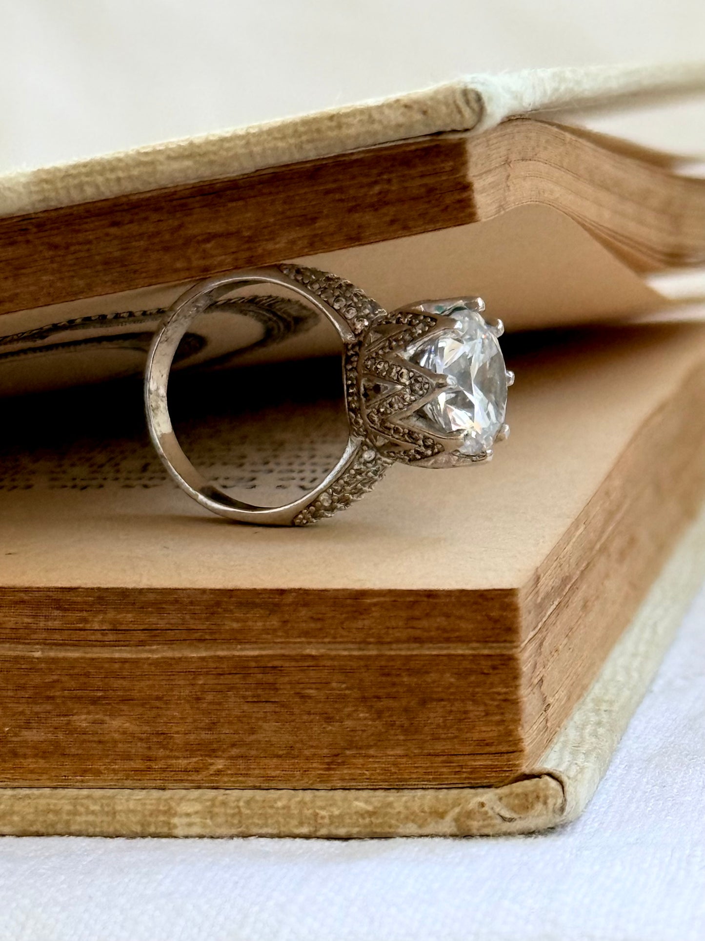 .1950s revival .925 architectural large flower silver beautiful modernist diamanté clear stone high rise pave set geometric large cocktail dress ring