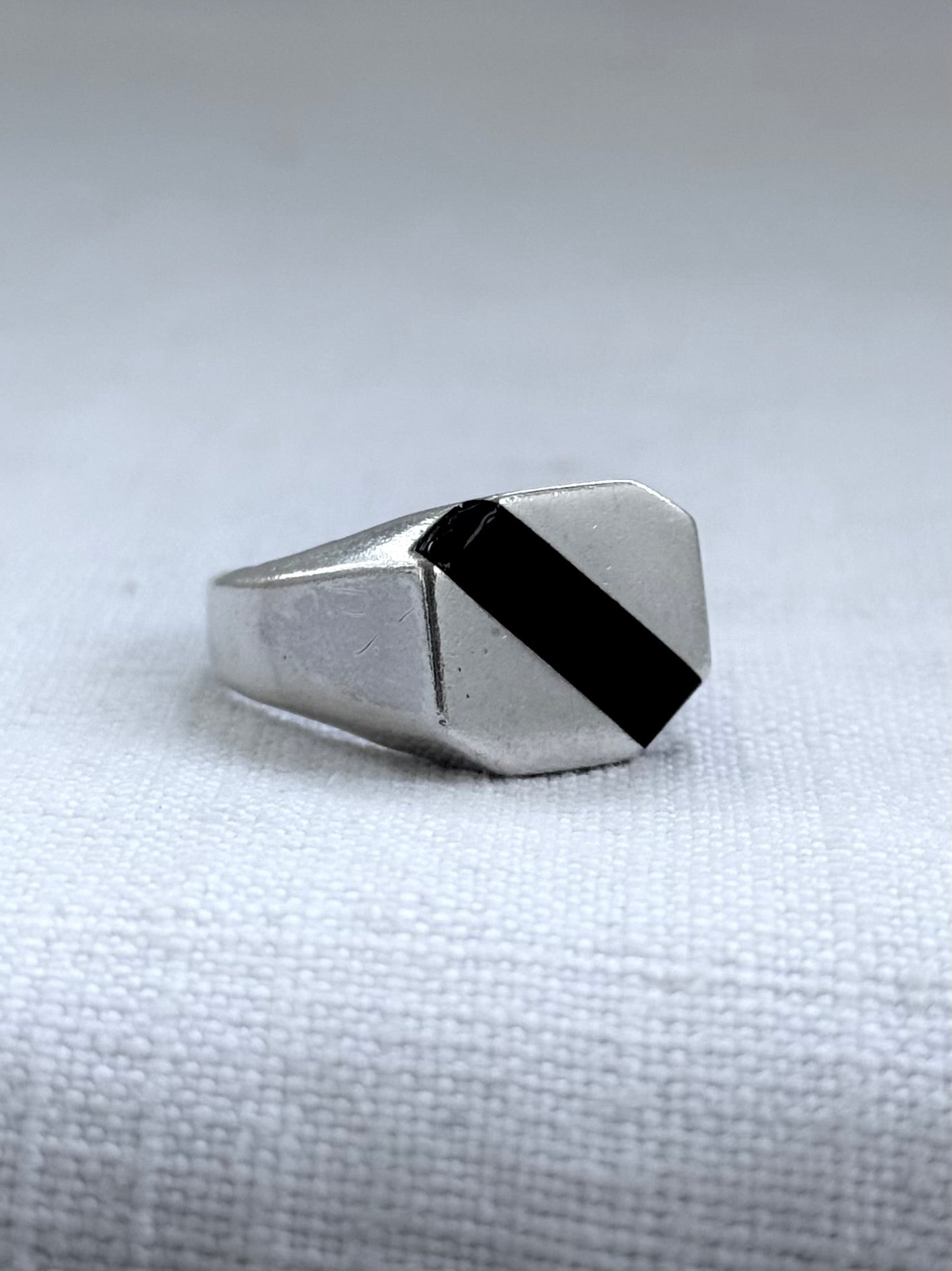 .2000s .925 modernist South African designer Onyx gemstone sterling silver signet geometric seal ring