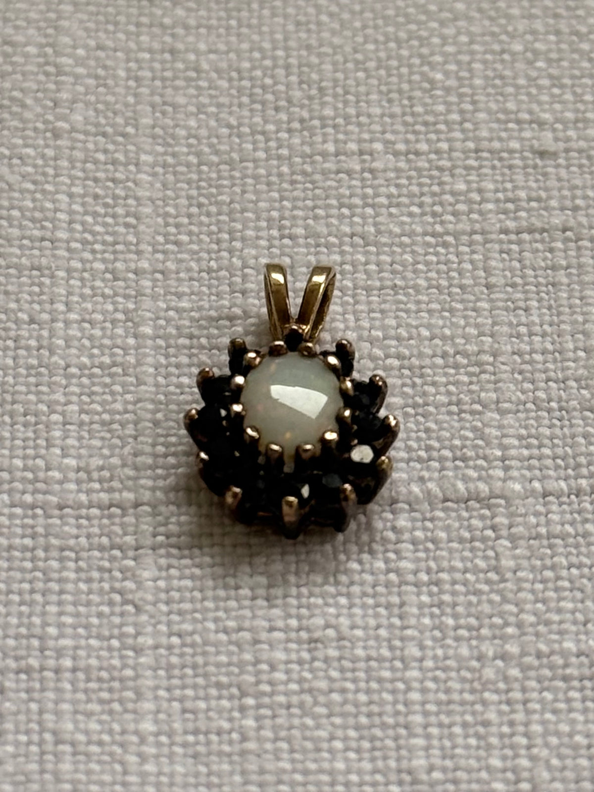 .1984 .375 .9ct gold 1 opal 12 garnet 9ct yellow gold gemstone rosette halo flower cluster pendant