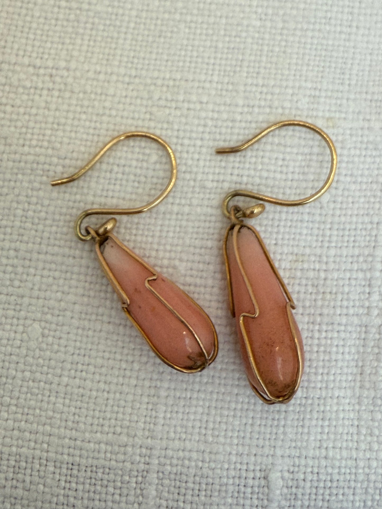 .1920s .375 Angel Skin antique Coral teardrop gold caged drop earrings