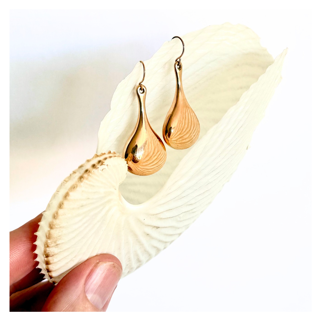 .14ct .1990s .585 architectural form designer Italian Milor modern 14k high carat rose gold teardrop dangle shaped oversized Milor designer rose gold drop earrings