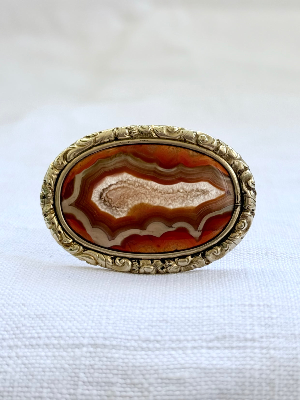 .1850s .1870s antique crystalline geological form Agate Victorian cased gold baroque style romantic red agate stone form oval brooch