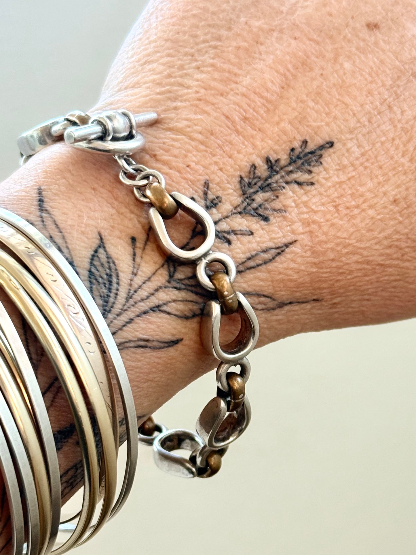 .925 Artisan made solid silver fancy horse shoe hoof link brass link t-bar chain bracelet