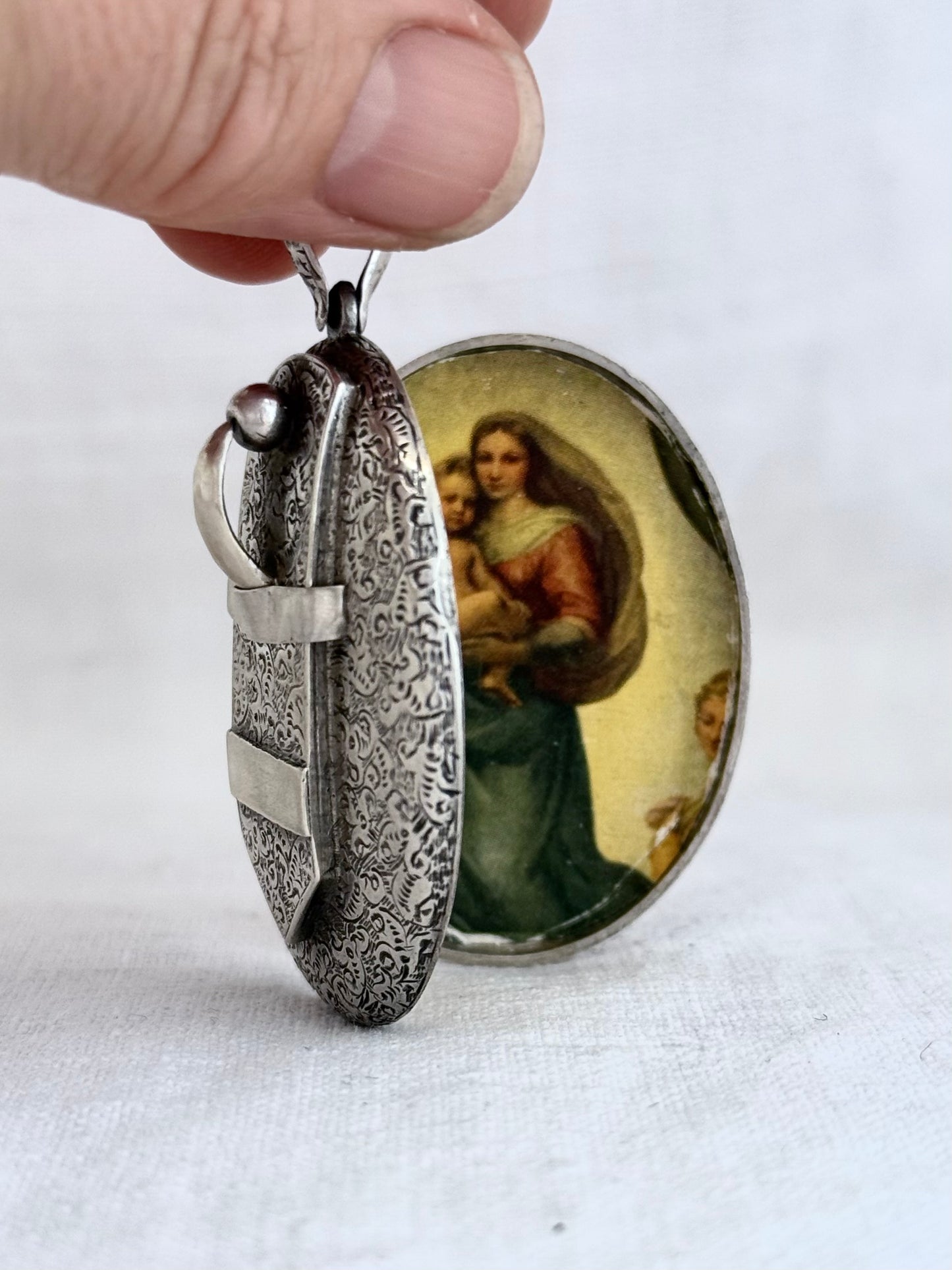 .1880s .925 antique Victorian sweetheart oversized sterling silver buckle locket