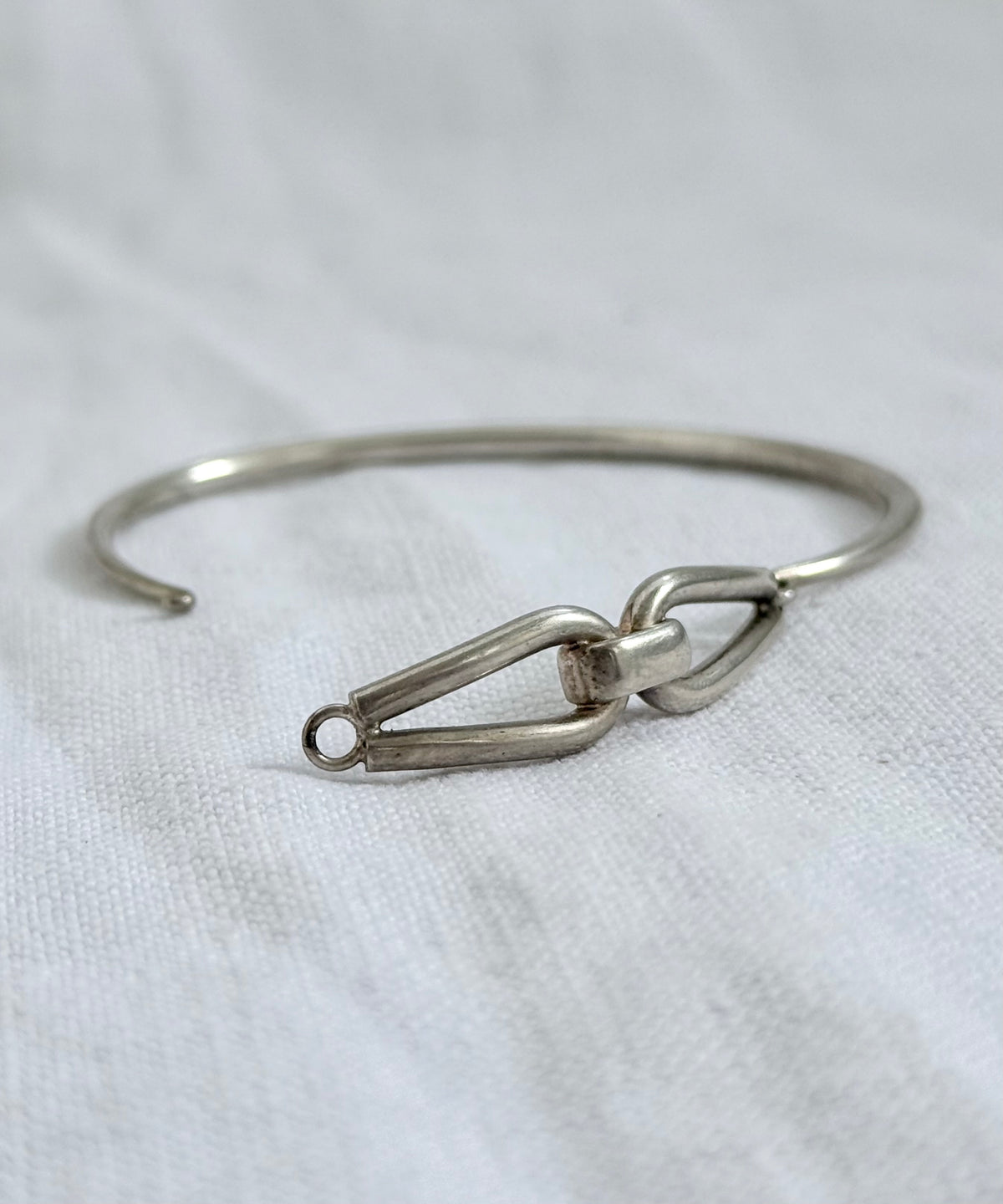 .925 sterling silver geometric form modernist double loop buckle form gate clasp connector solid silver bangle