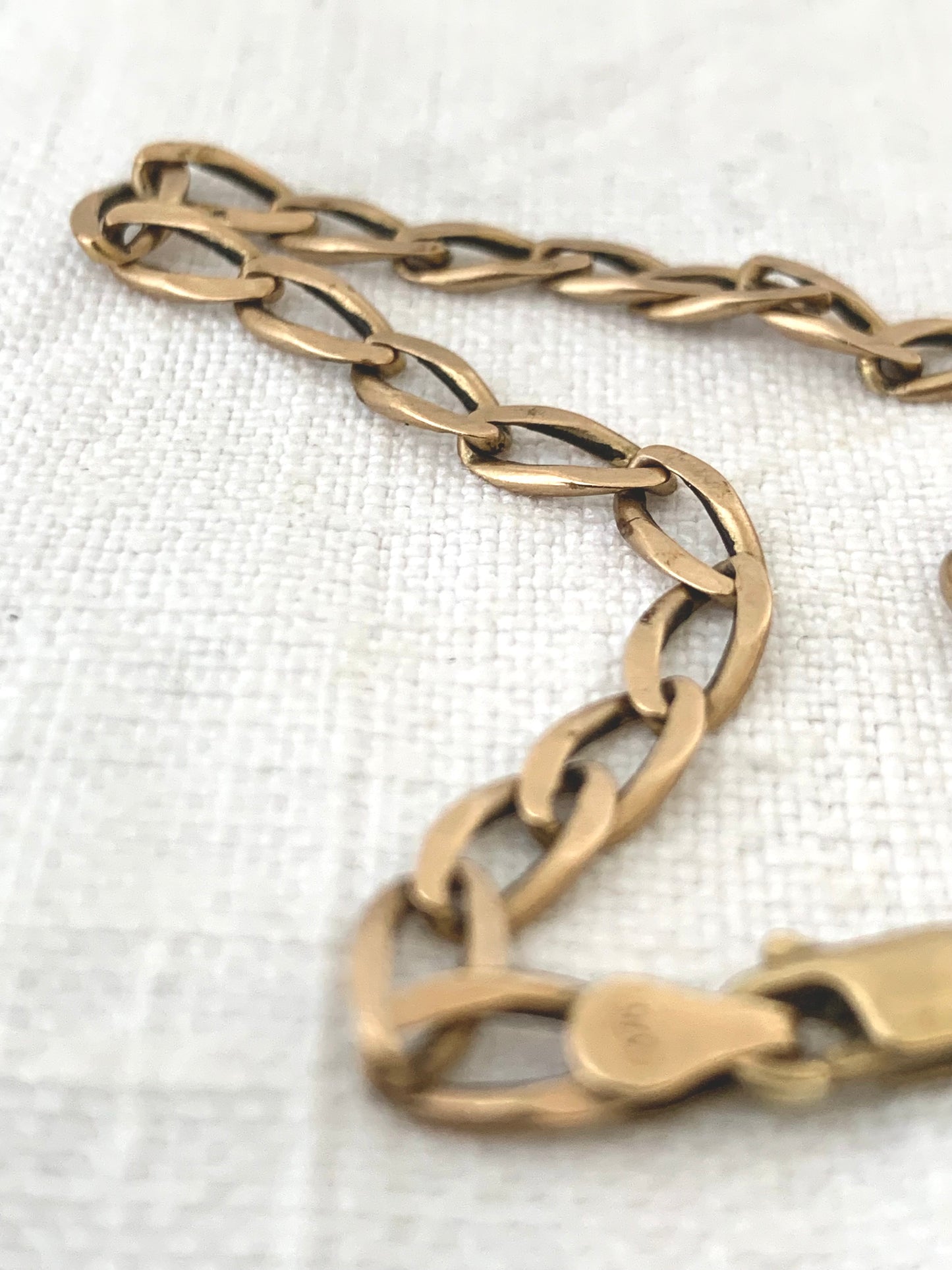 .1960s .1970s .375 retro long link curb 9ct gold chain bracelet