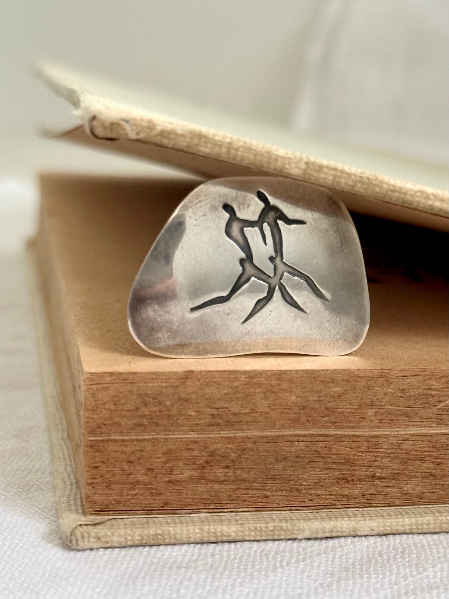 .1960s .1970s .925 silver artisan made South African retro Modernist Africa Khoisan Khoi Busman painting brooch