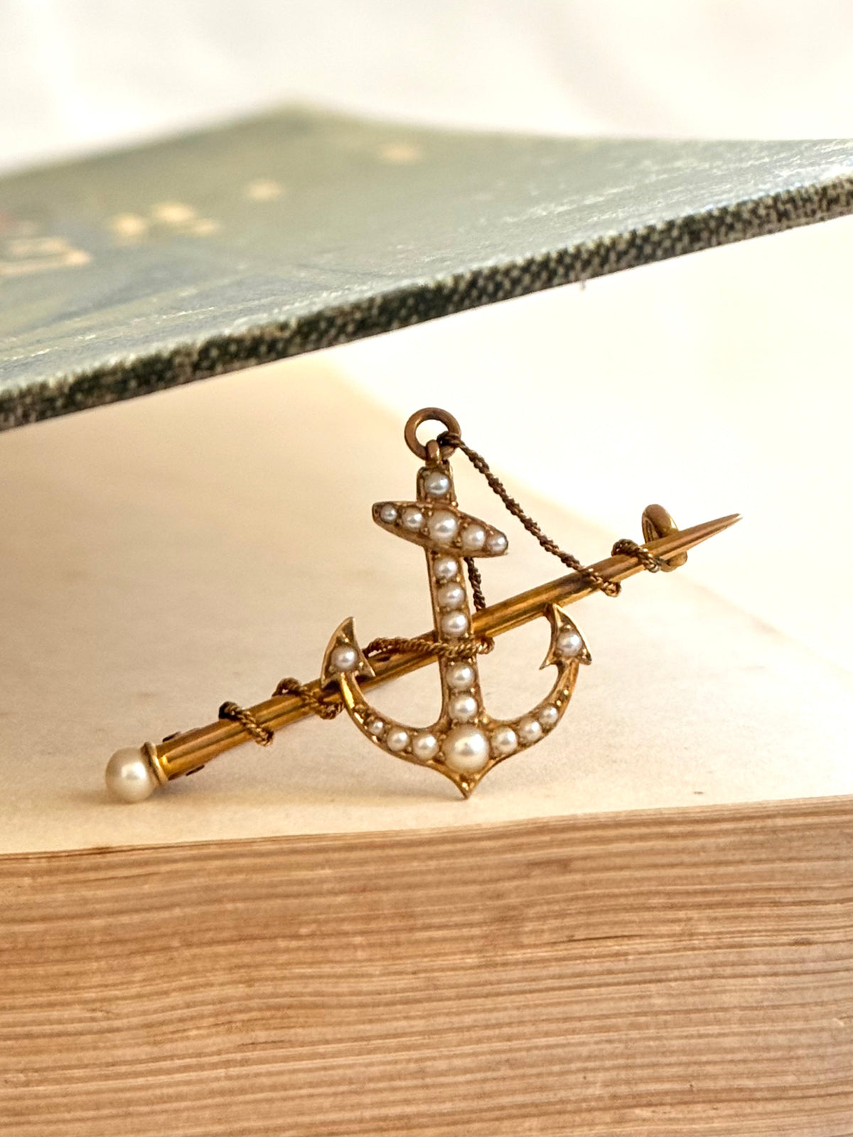 .15ct .1900s Art Nouveau Anchor seed pearl Edwardian 15ct gold sweetheart token heirloom brooch
