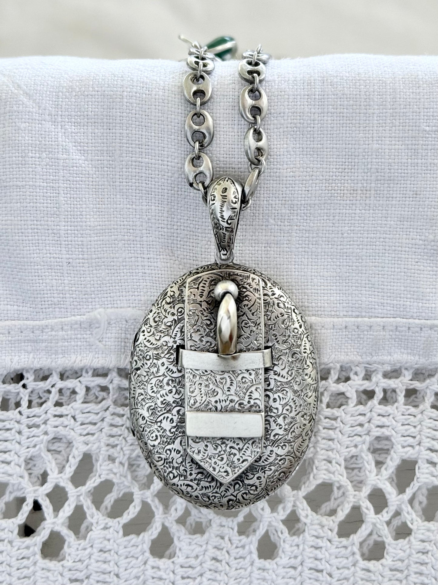 .1880s .925 antique Victorian sweetheart oversized sterling silver buckle locket