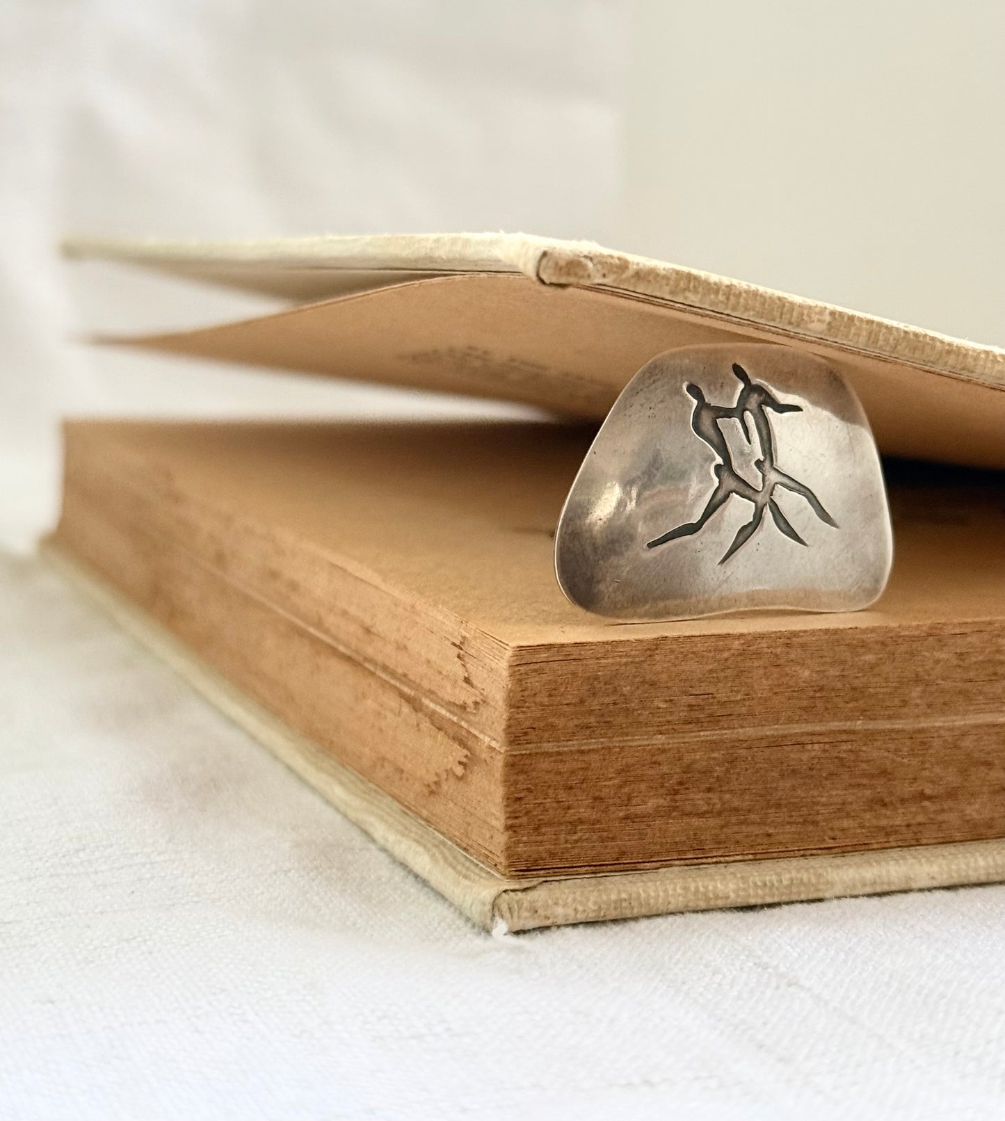 .1960s .1970s .925 silver artisan made South African retro Modernist Africa Khoisan Khoi Busman painting brooch