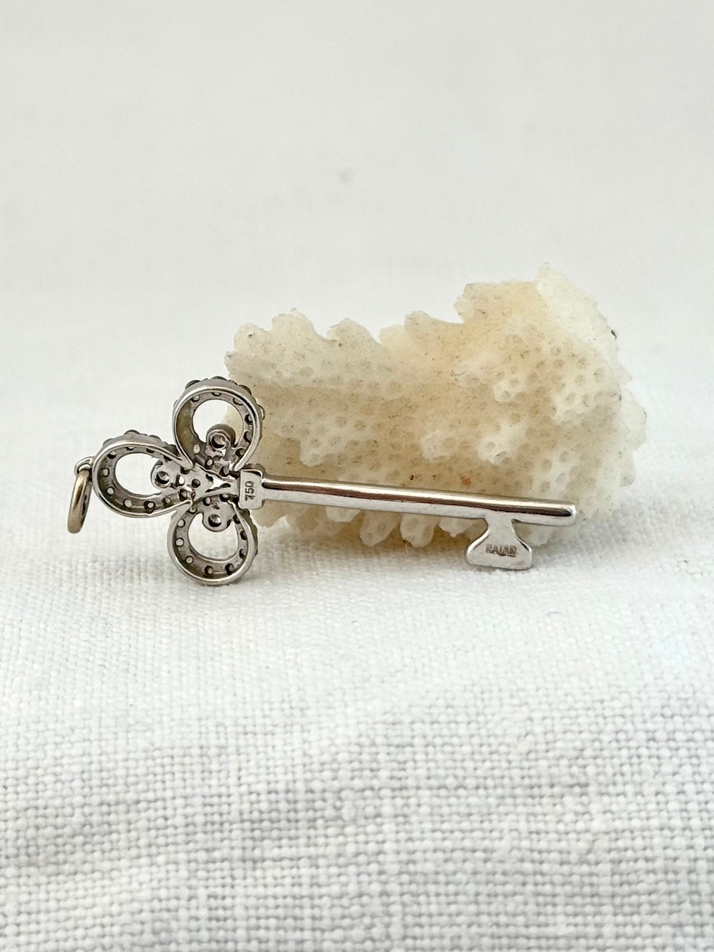 .18ct .750 .60 diamonds Brazilian designer white gold antique revival modernist diamond key luxury 18ct high carat gold and diamond studded romantic clover leaf key pendant