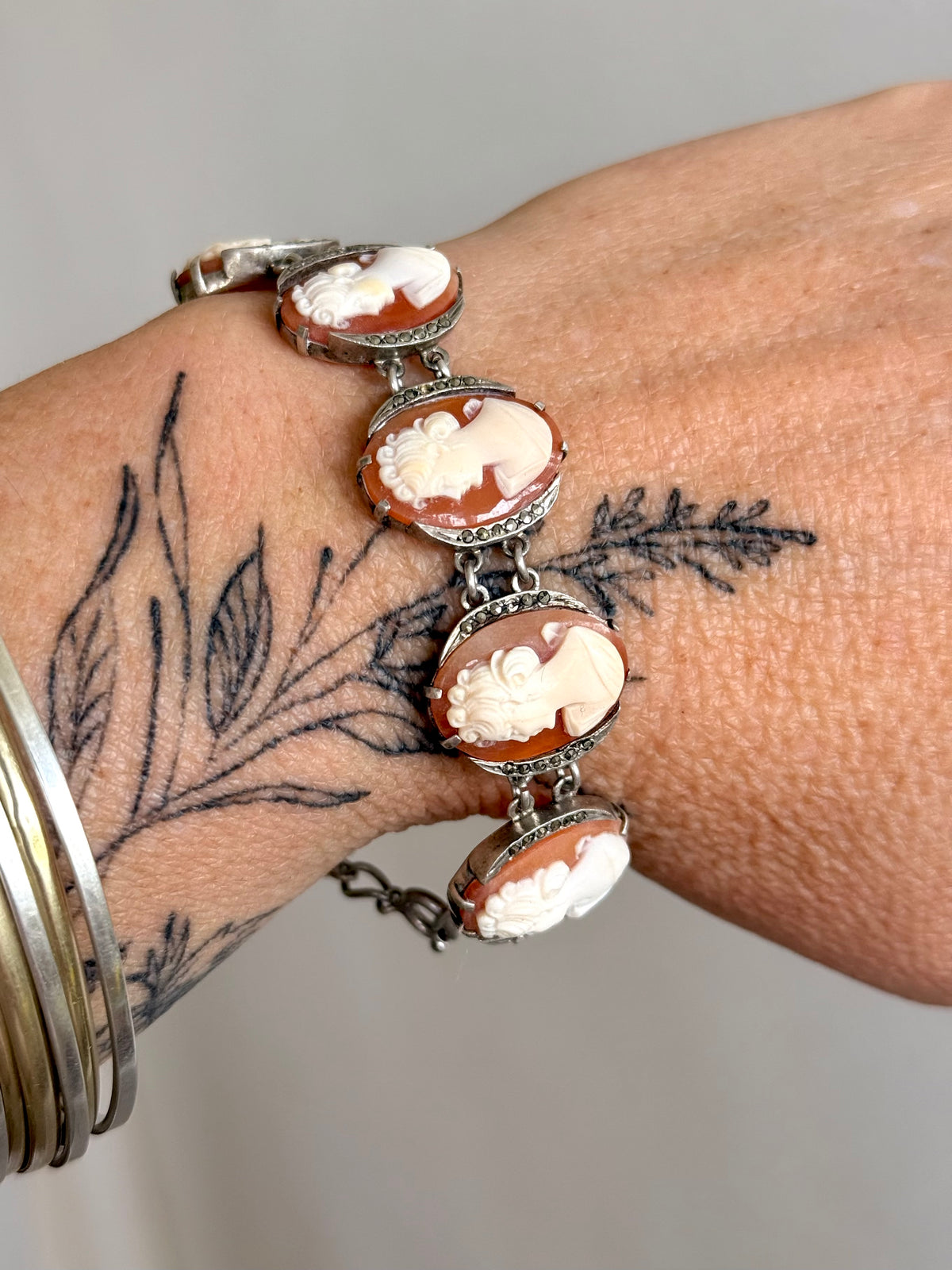 .1930s .1940s .925 artisan made fine multi cameo hand carved panel link collector fine silver bracelet